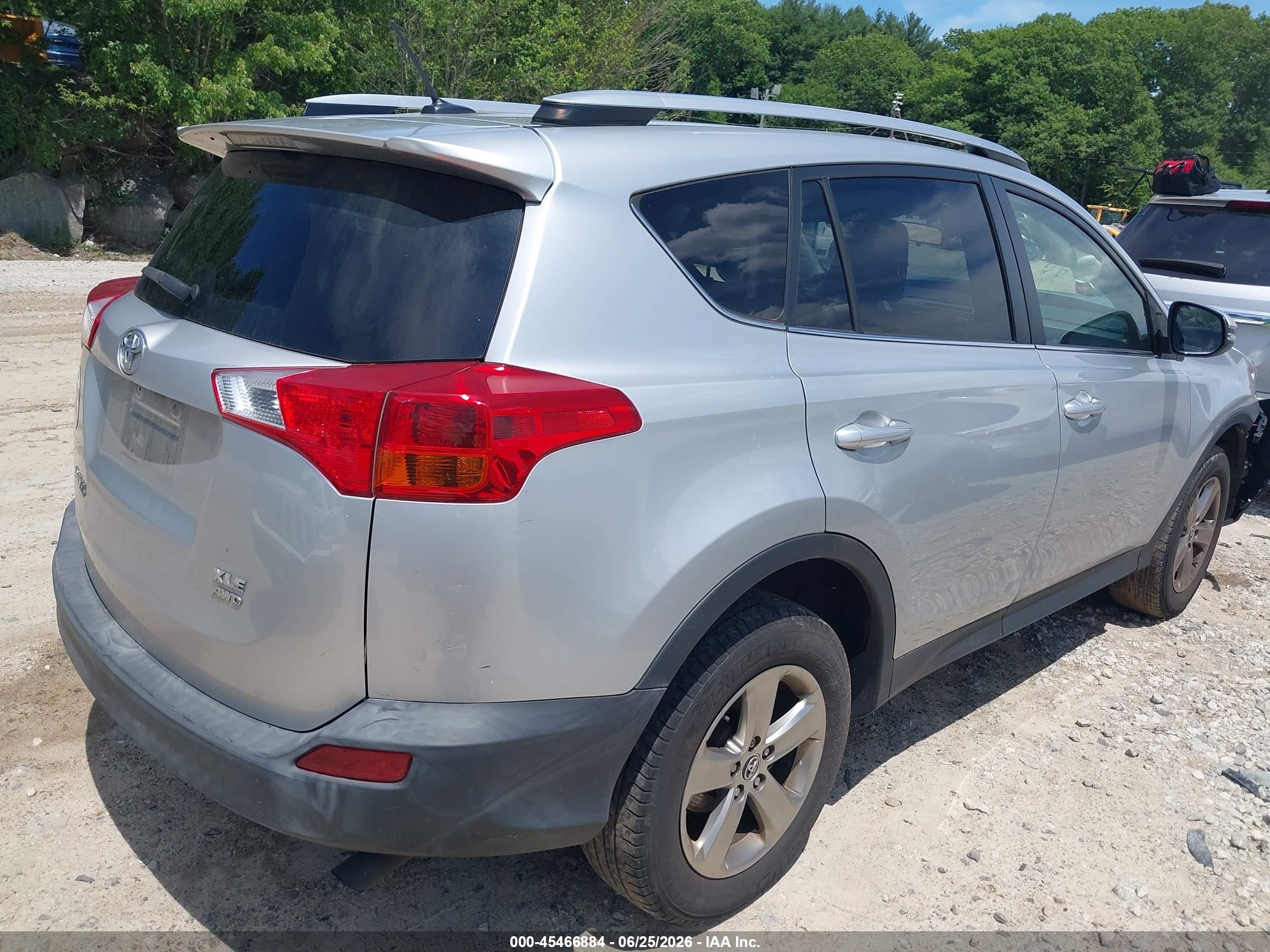 2015 Toyota Rav4 Xle Silver vin: JTMRFREV2FJ035110