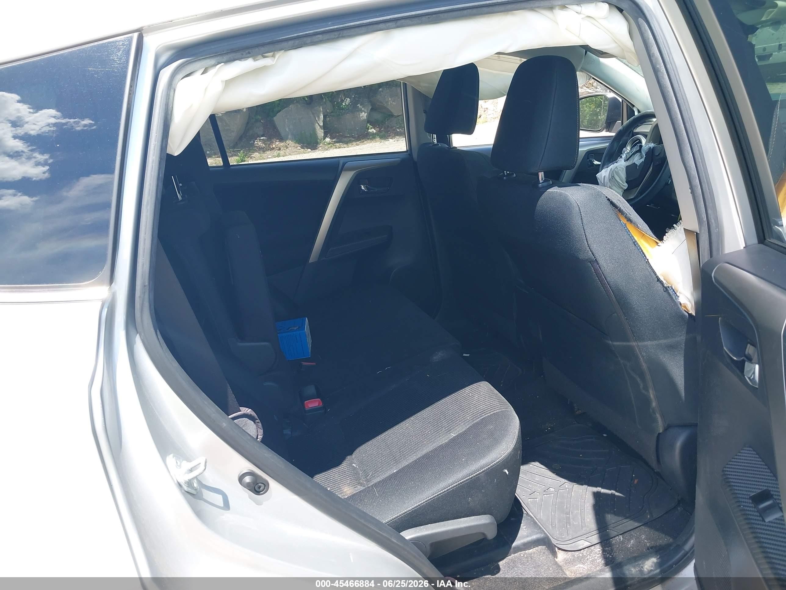 2015 Toyota Rav4 Xle Silver vin: JTMRFREV2FJ035110