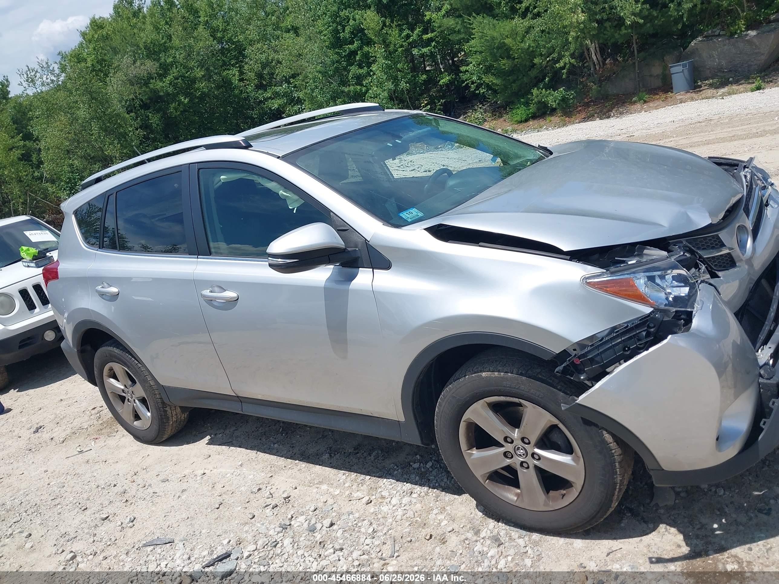 2015 Toyota Rav4 Xle Silver vin: JTMRFREV2FJ035110