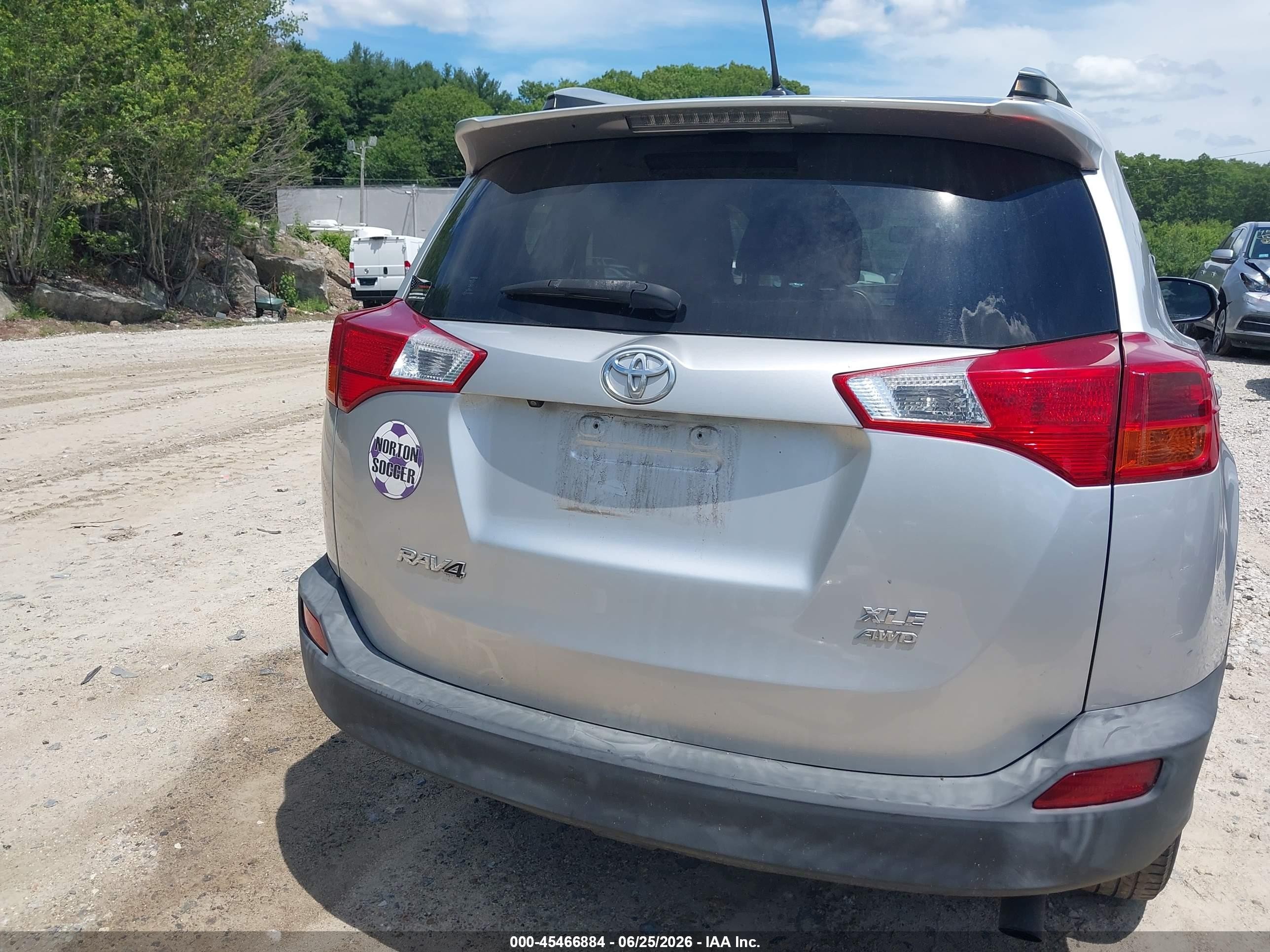 2015 Toyota Rav4 Xle Silver vin: JTMRFREV2FJ035110