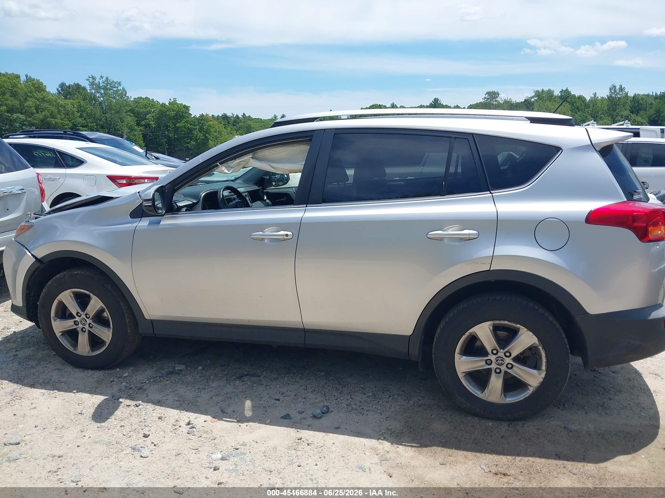 2015 Toyota Rav4 Xle Silver vin: JTMRFREV2FJ035110