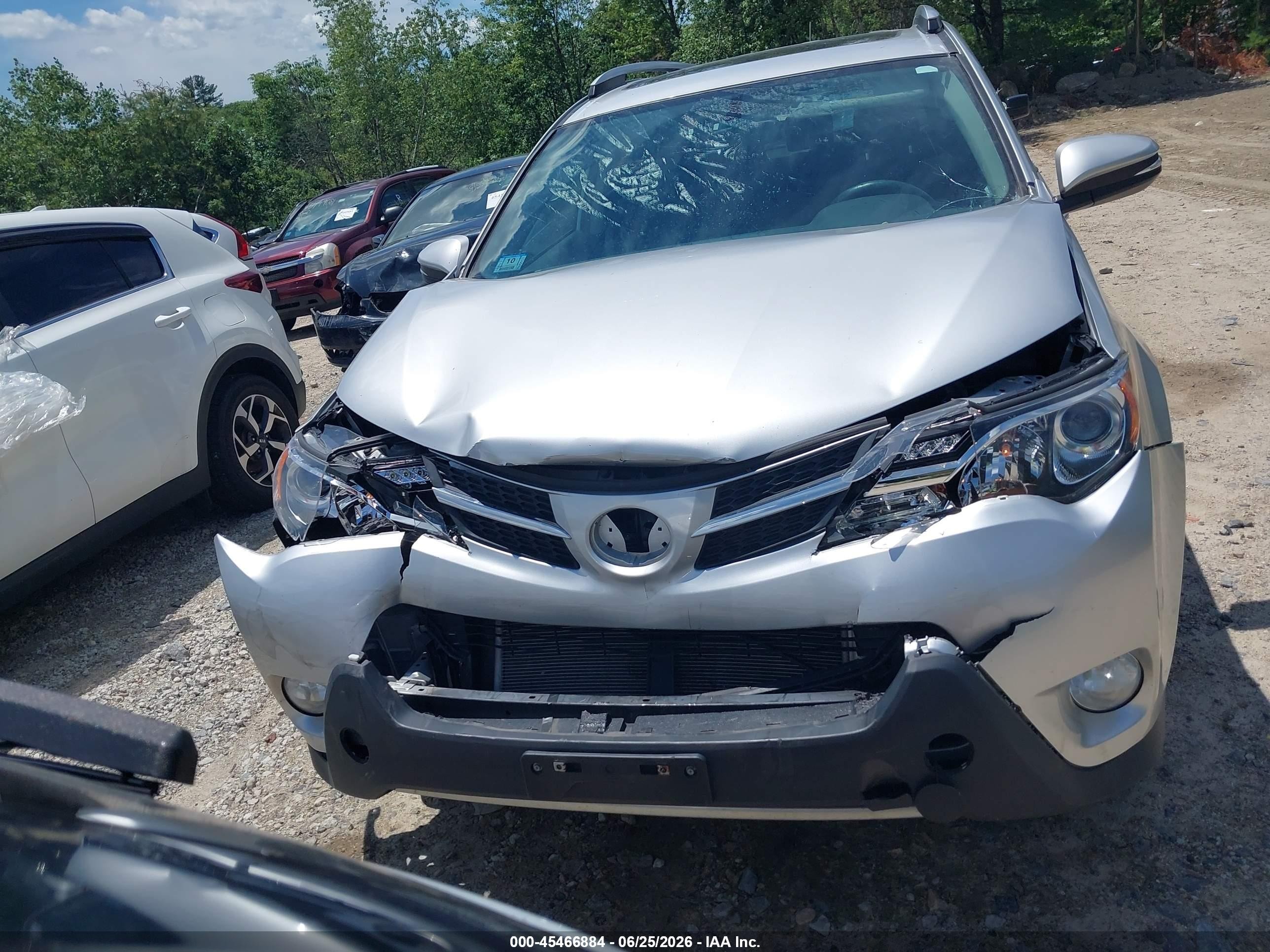 2015 Toyota Rav4 Xle Silver vin: JTMRFREV2FJ035110