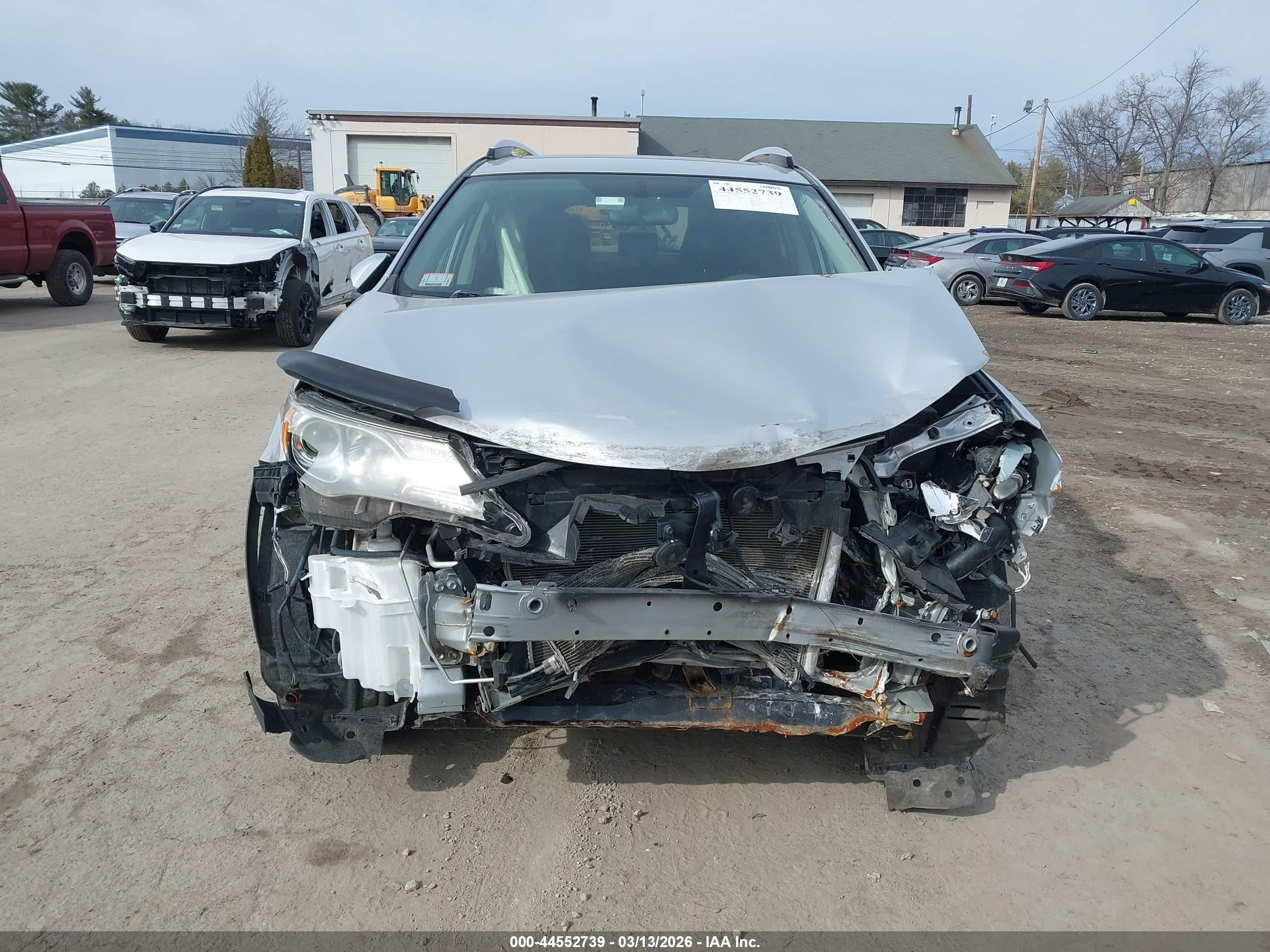 2015 Toyota Rav4 Xle White vin: JTMRFREV2FJ037696
