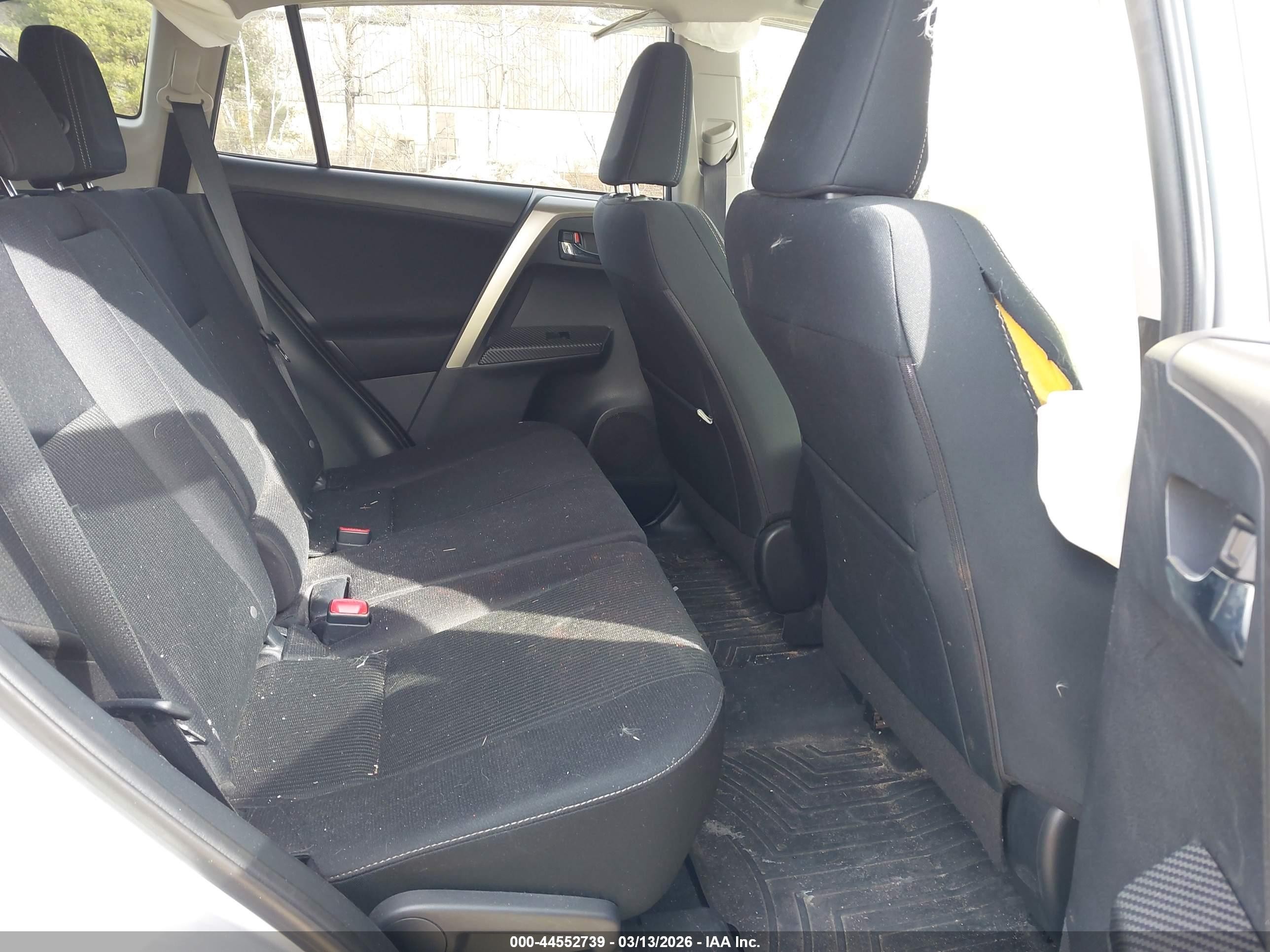 2015 Toyota Rav4 Xle White vin: JTMRFREV2FJ037696