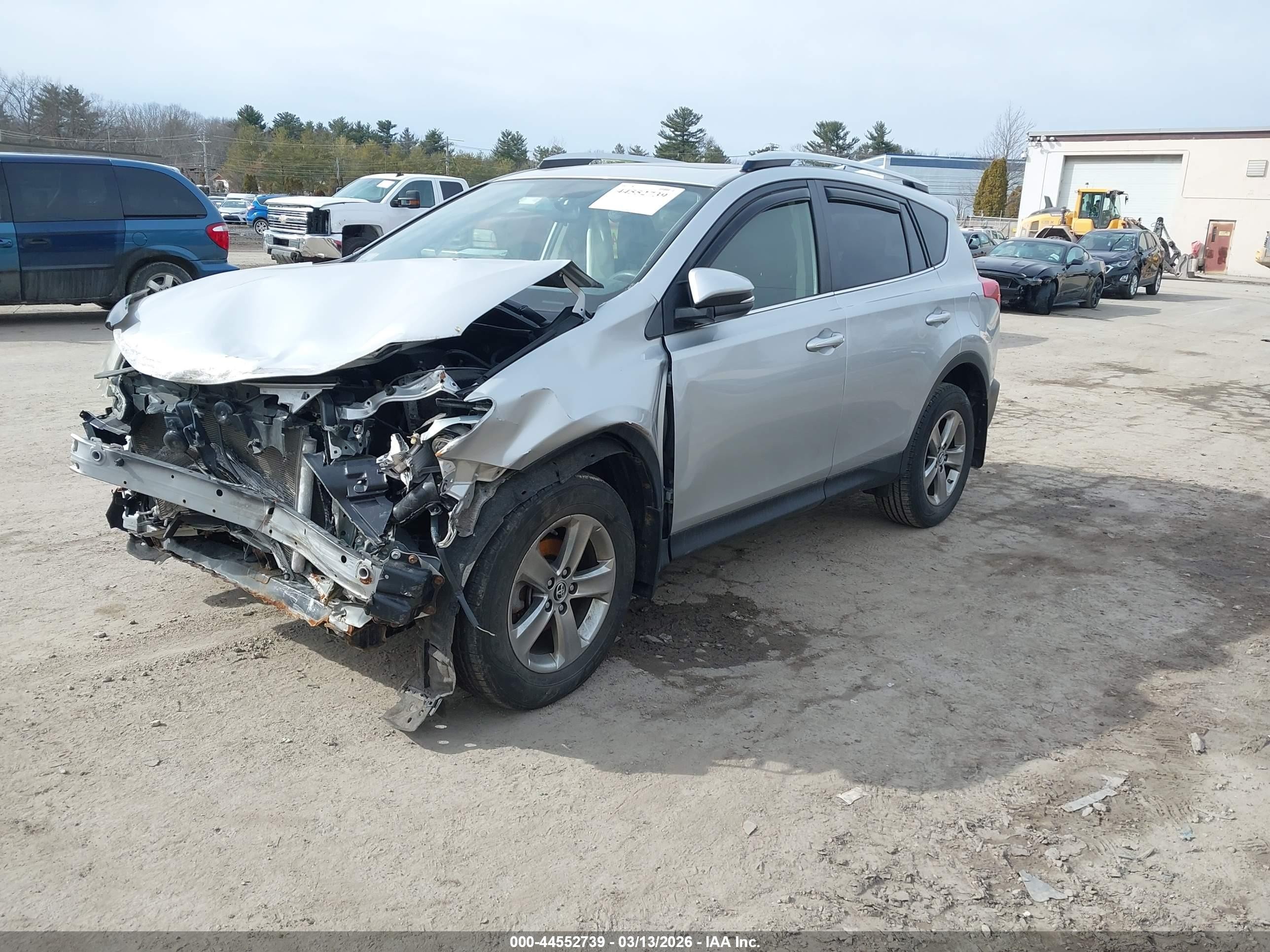 2015 Toyota Rav4 Xle White vin: JTMRFREV2FJ037696