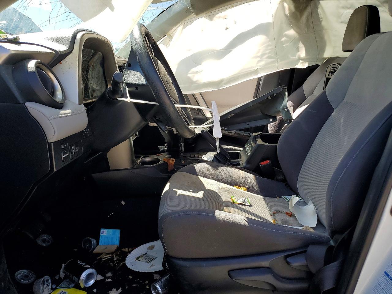 2015 Toyota Rav4 Xle White vin: JTMRFREV2FJ040923