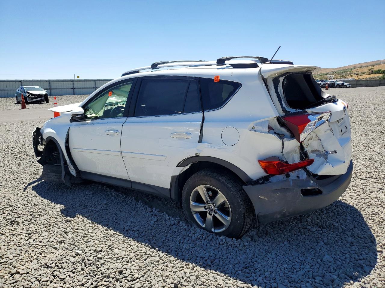 2015 Toyota Rav4 Xle White vin: JTMRFREV2FJ040923