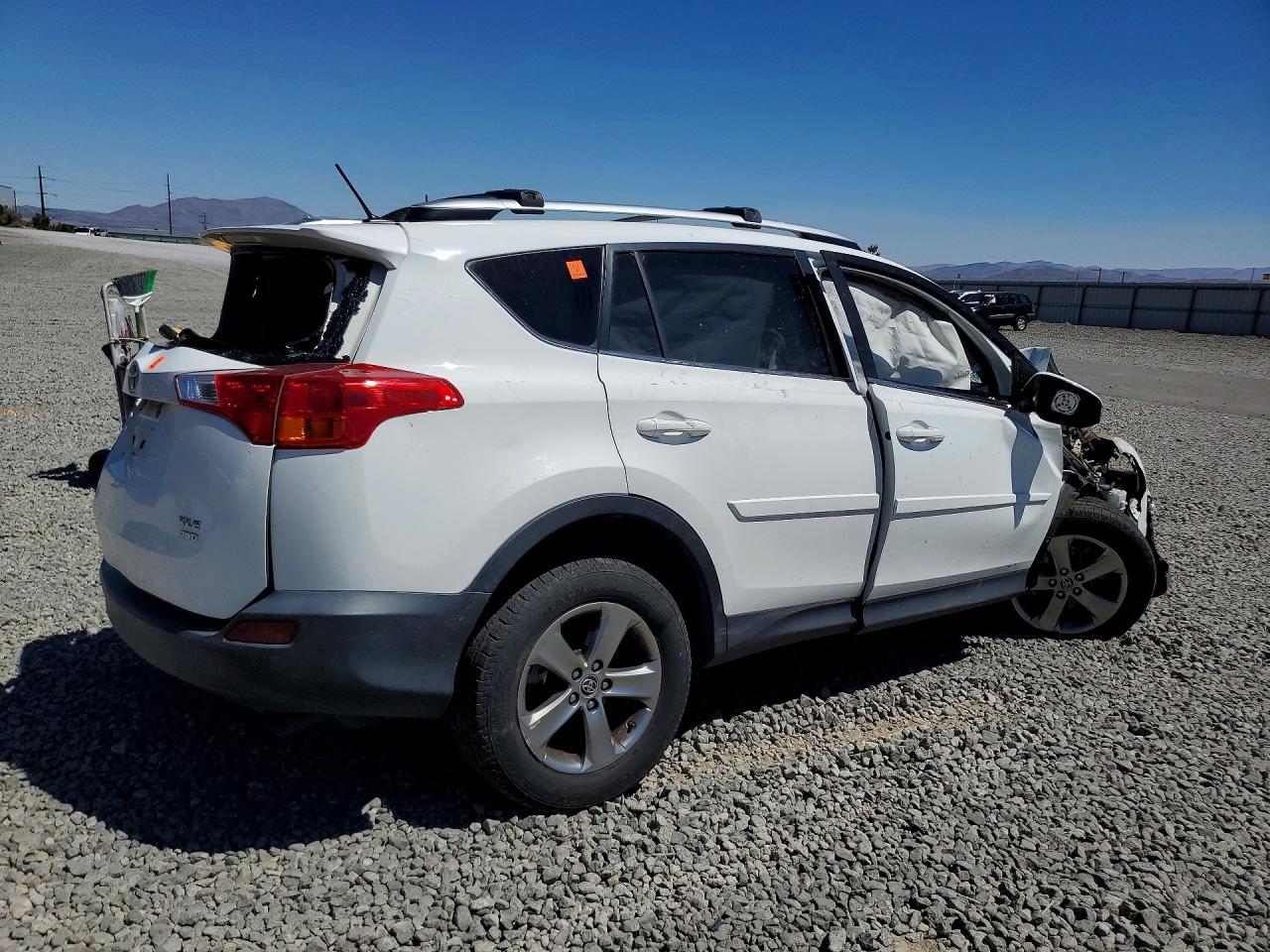 2015 Toyota Rav4 Xle White vin: JTMRFREV2FJ040923