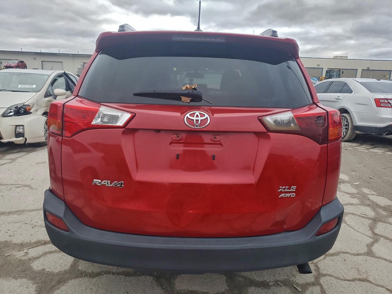 2015 Toyota Rav4 Xle Красный vin: JTMRFREV2FJ050559