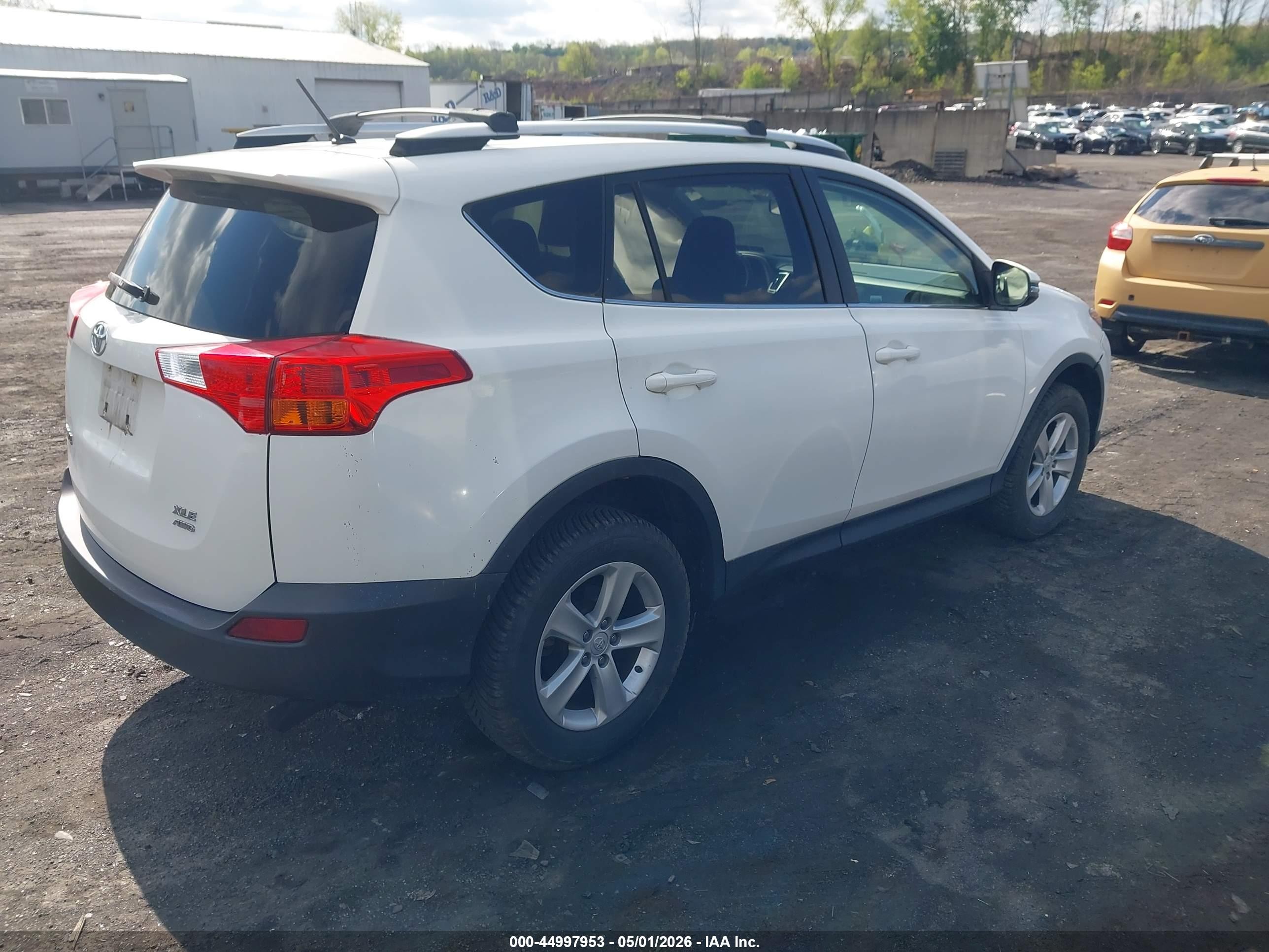 2013 Toyota Rav4 Xle White vin: JTMRFREV3DD012043