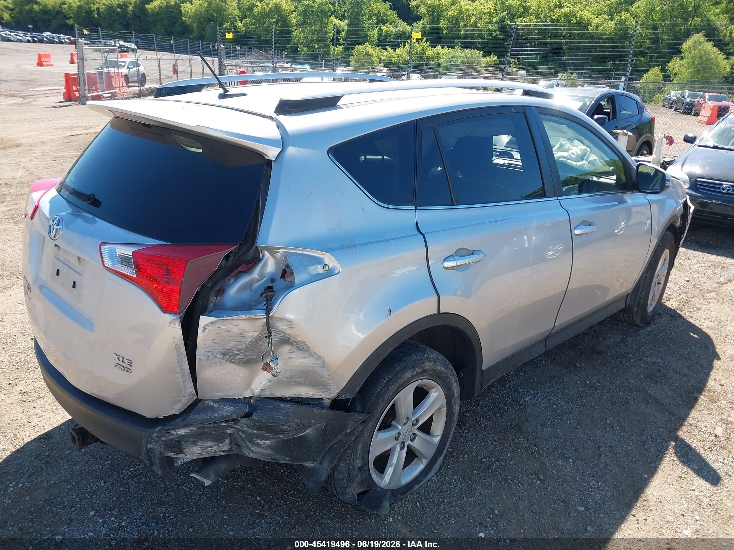 2014 Toyota Rav4 Xle Silver vin: JTMRFREV3ED074432