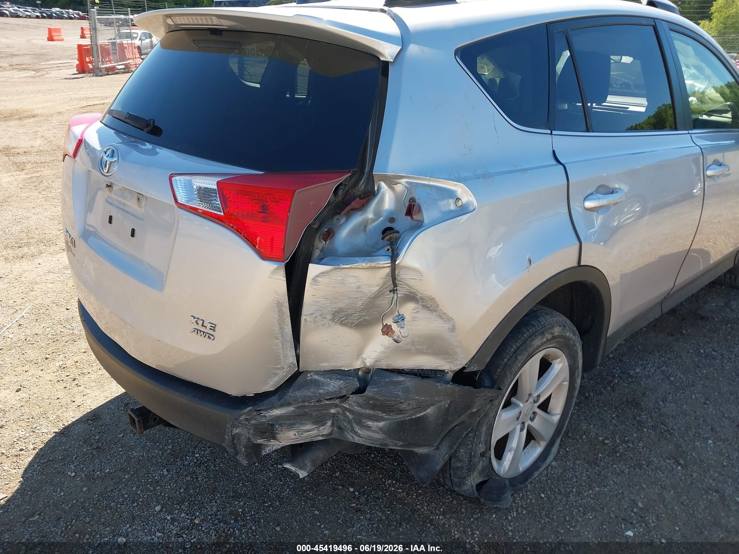 2014 Toyota Rav4 Xle Silver vin: JTMRFREV3ED074432