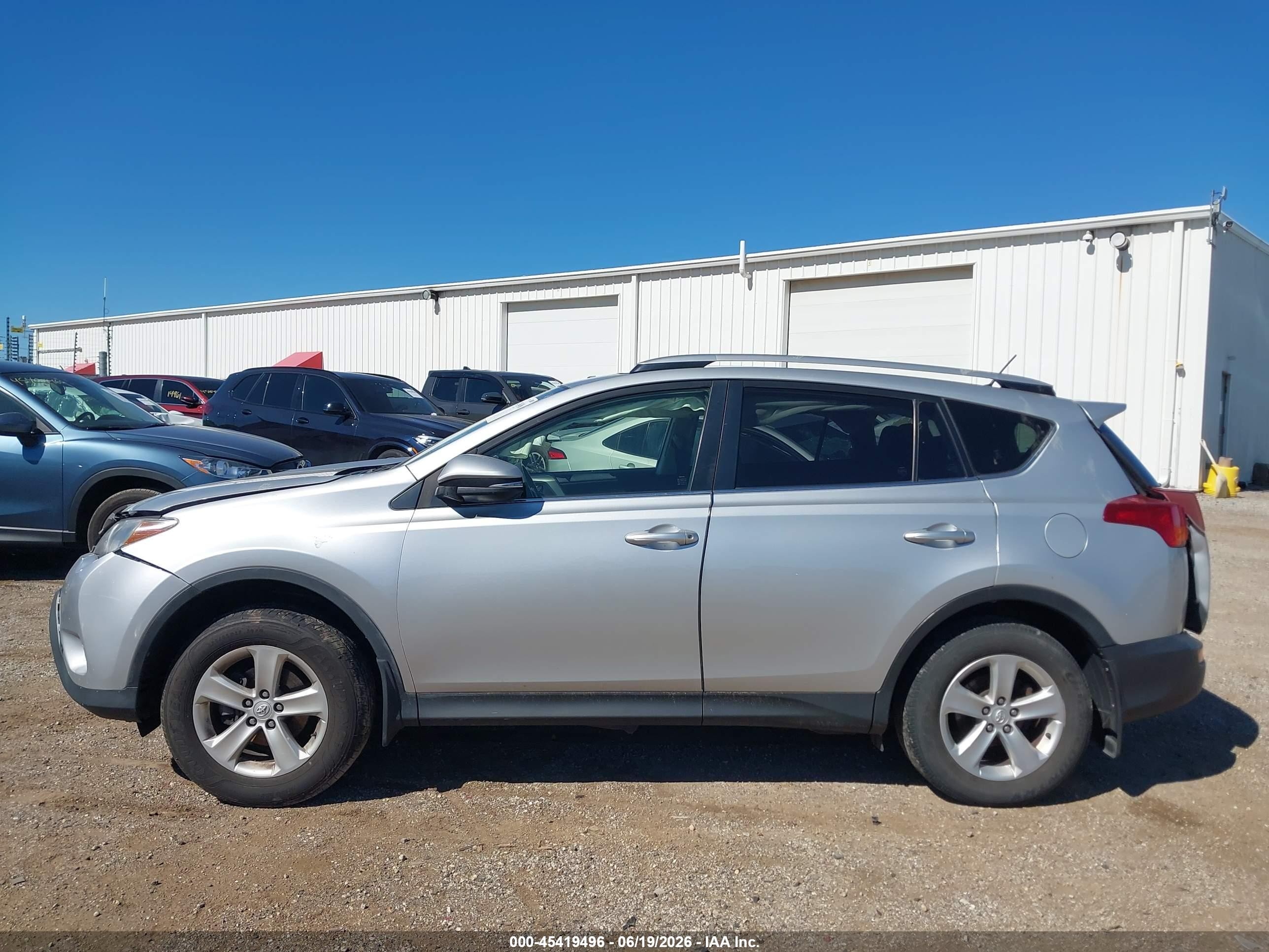 2014 Toyota Rav4 Xle Silver vin: JTMRFREV3ED074432