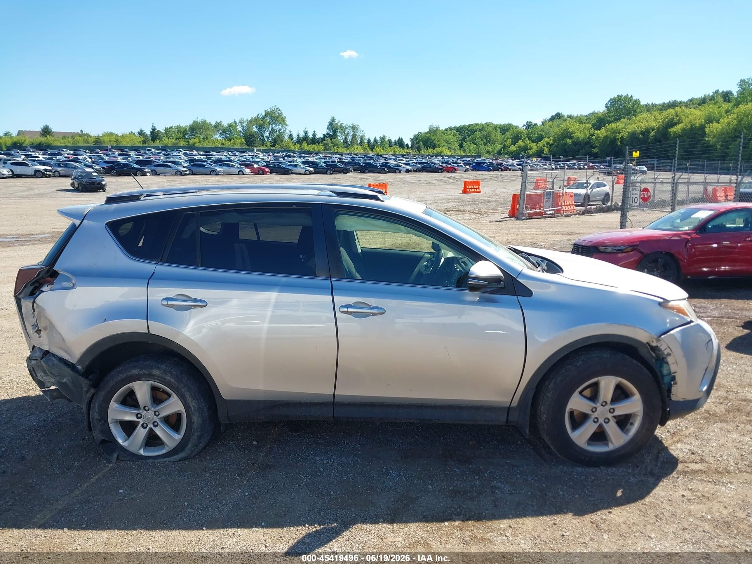 2014 Toyota Rav4 Xle Silver vin: JTMRFREV3ED074432