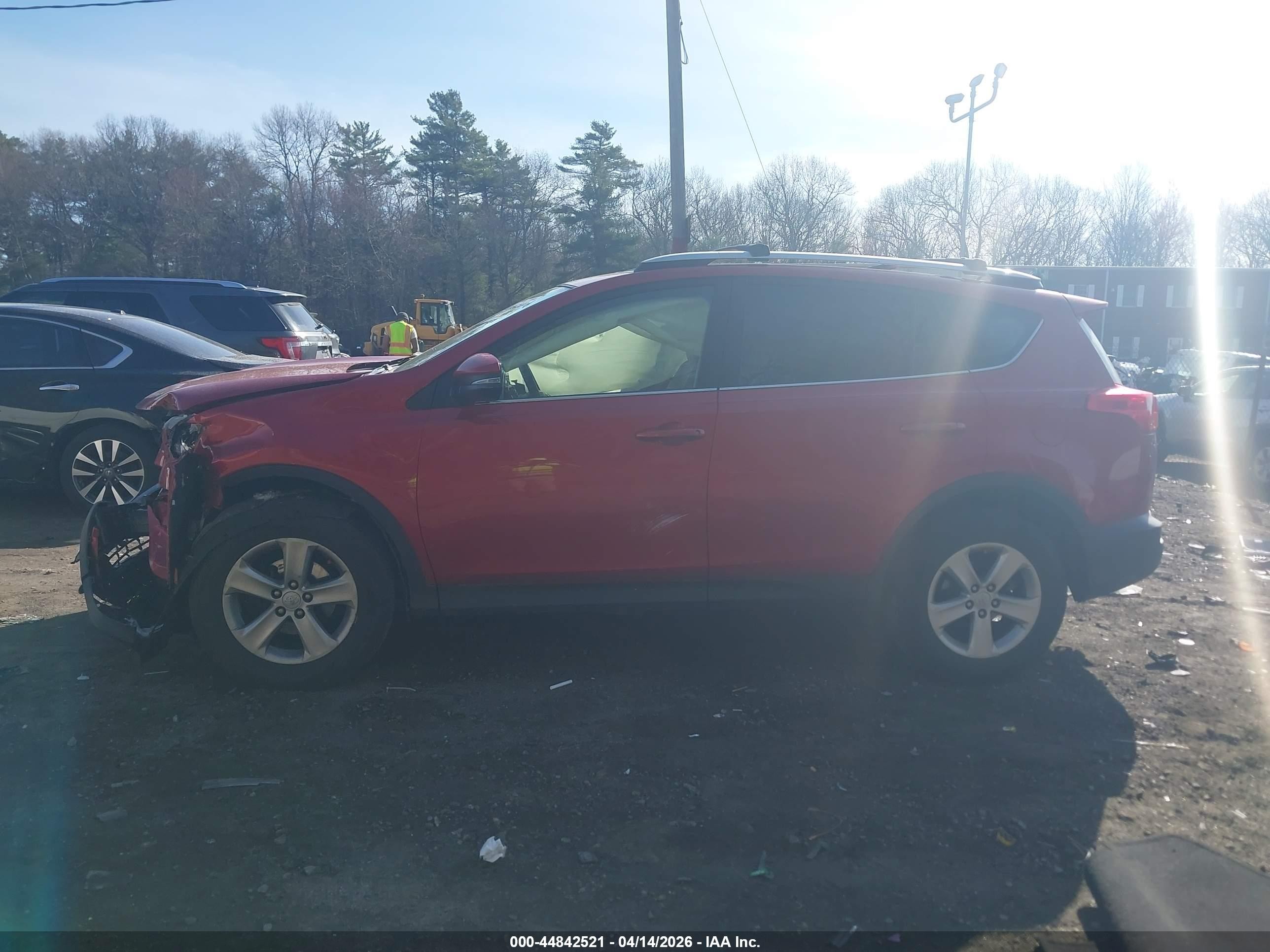 2014 Toyota Rav4 Xle Красный vin: JTMRFREV3ED094633