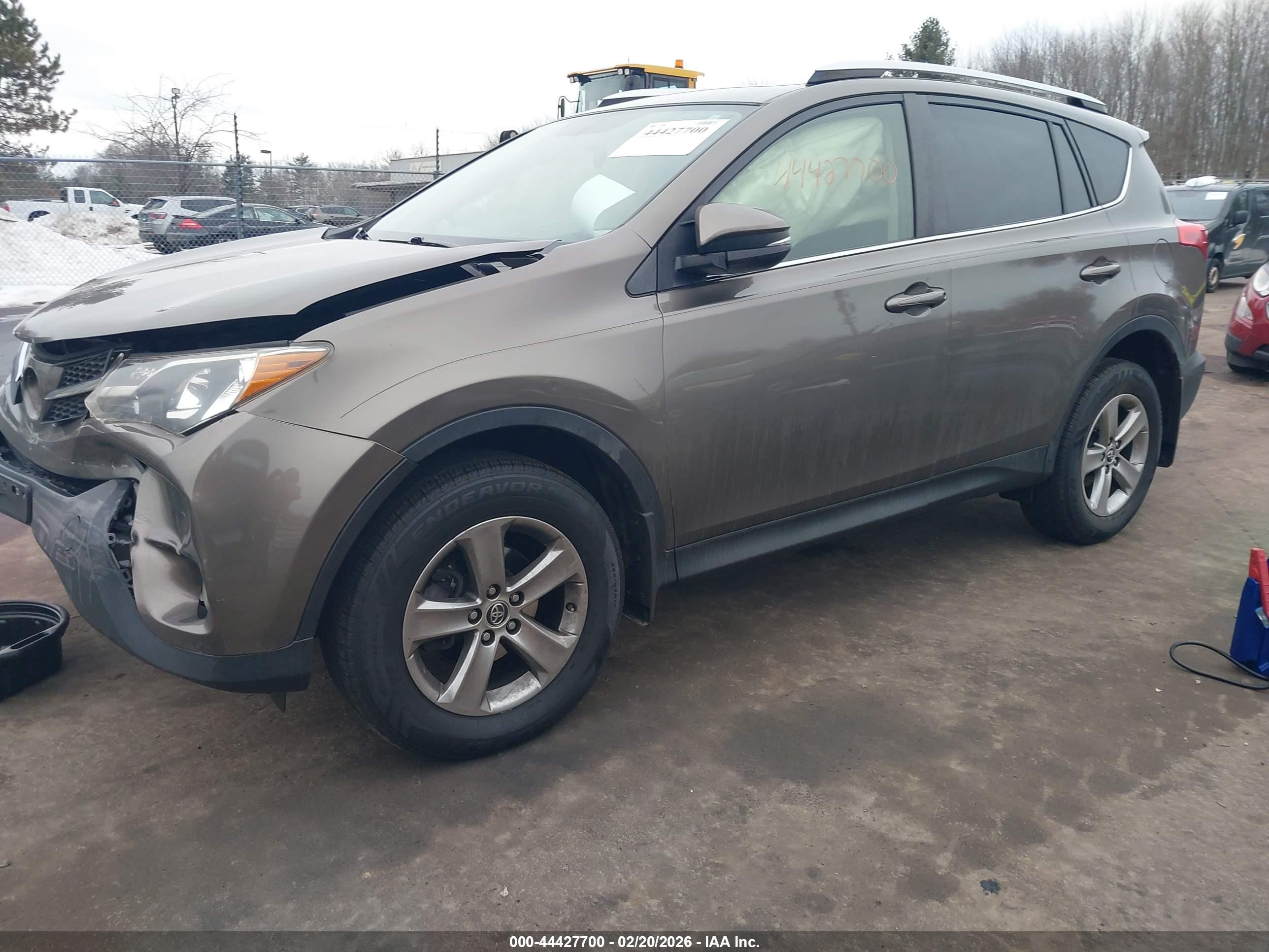 2015 Toyota Rav4 Xle Brown vin: JTMRFREV3FD160907