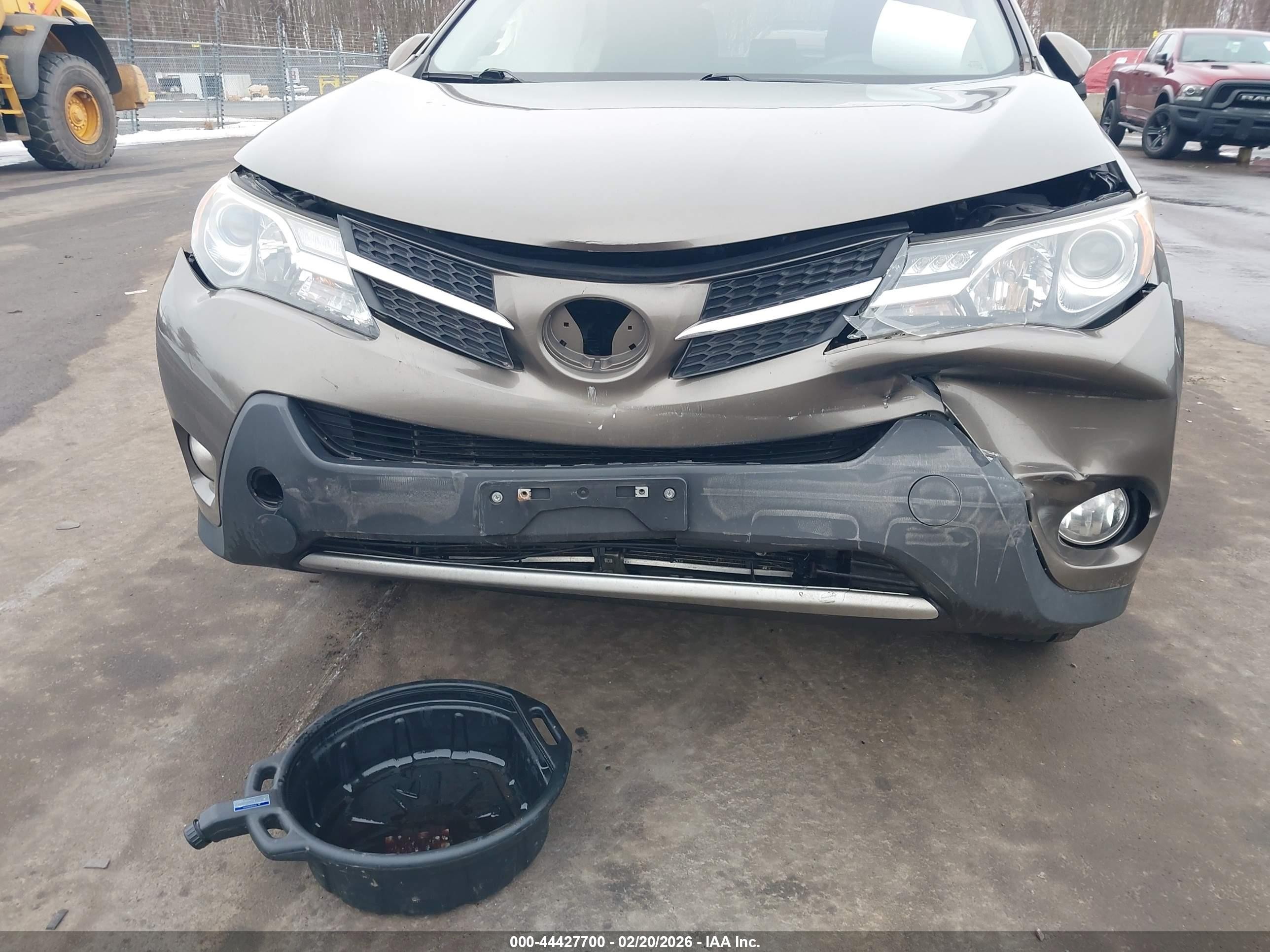 2015 Toyota Rav4 Xle Brown vin: JTMRFREV3FD160907