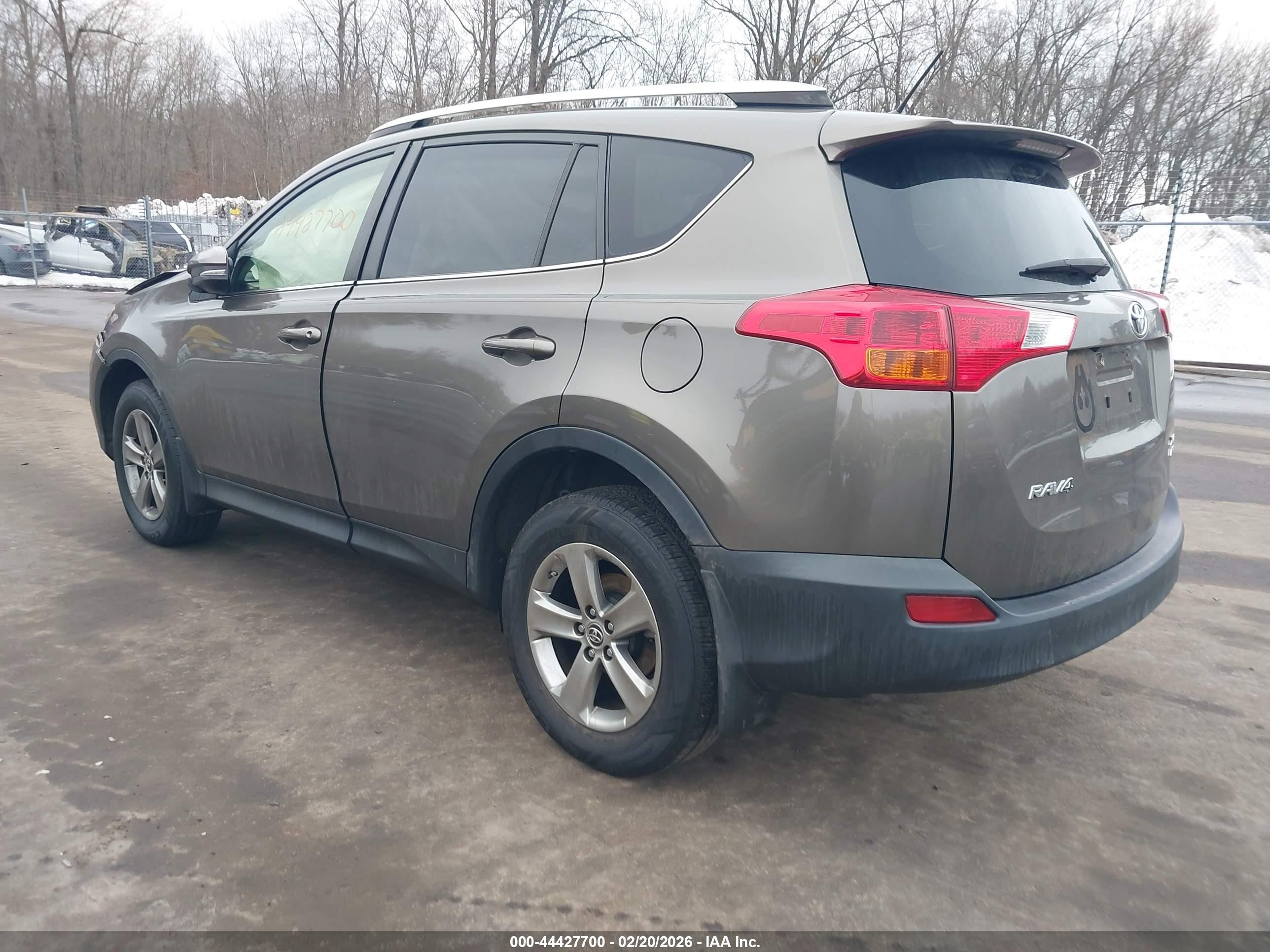 2015 Toyota Rav4 Xle Brown vin: JTMRFREV3FD160907
