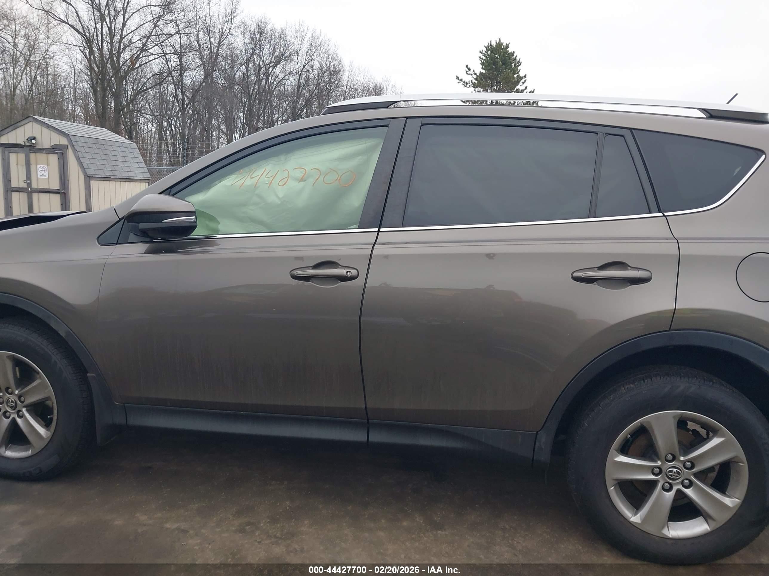 2015 Toyota Rav4 Xle Brown vin: JTMRFREV3FD160907