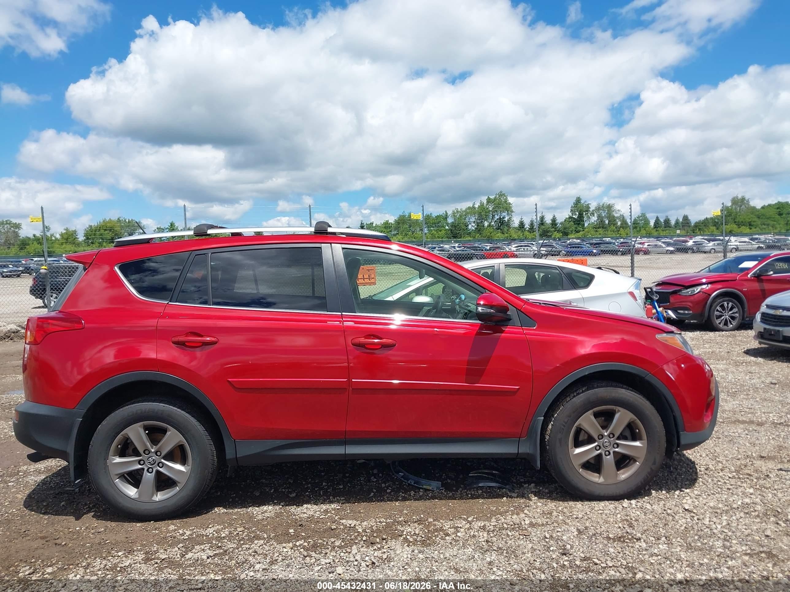 2015 Toyota Rav4 Xle Red vin: JTMRFREV3FD163239