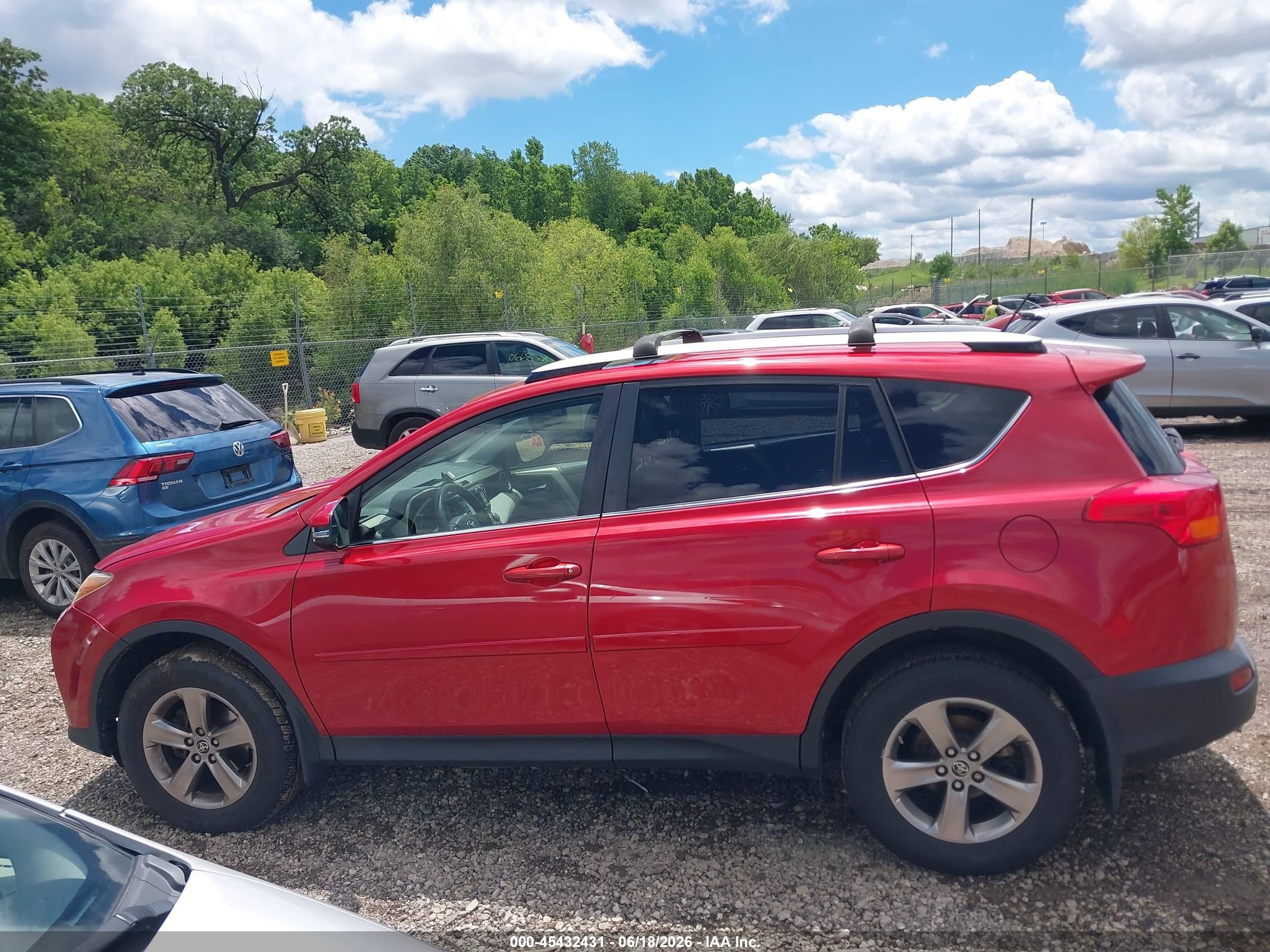 2015 Toyota Rav4 Xle Red vin: JTMRFREV3FD163239