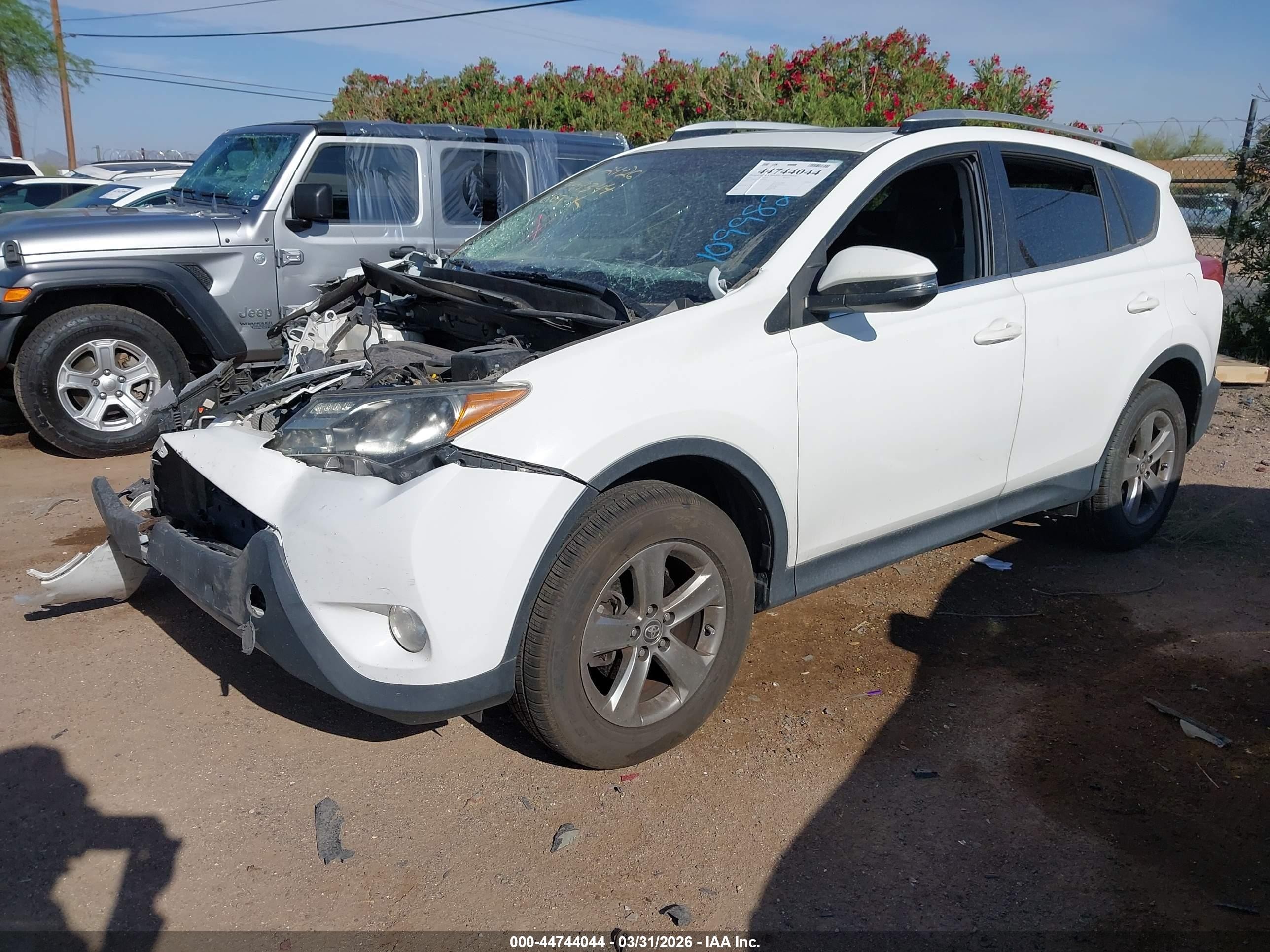 2015 Toyota Rav4 Xle White vin: JTMRFREV4FD109982