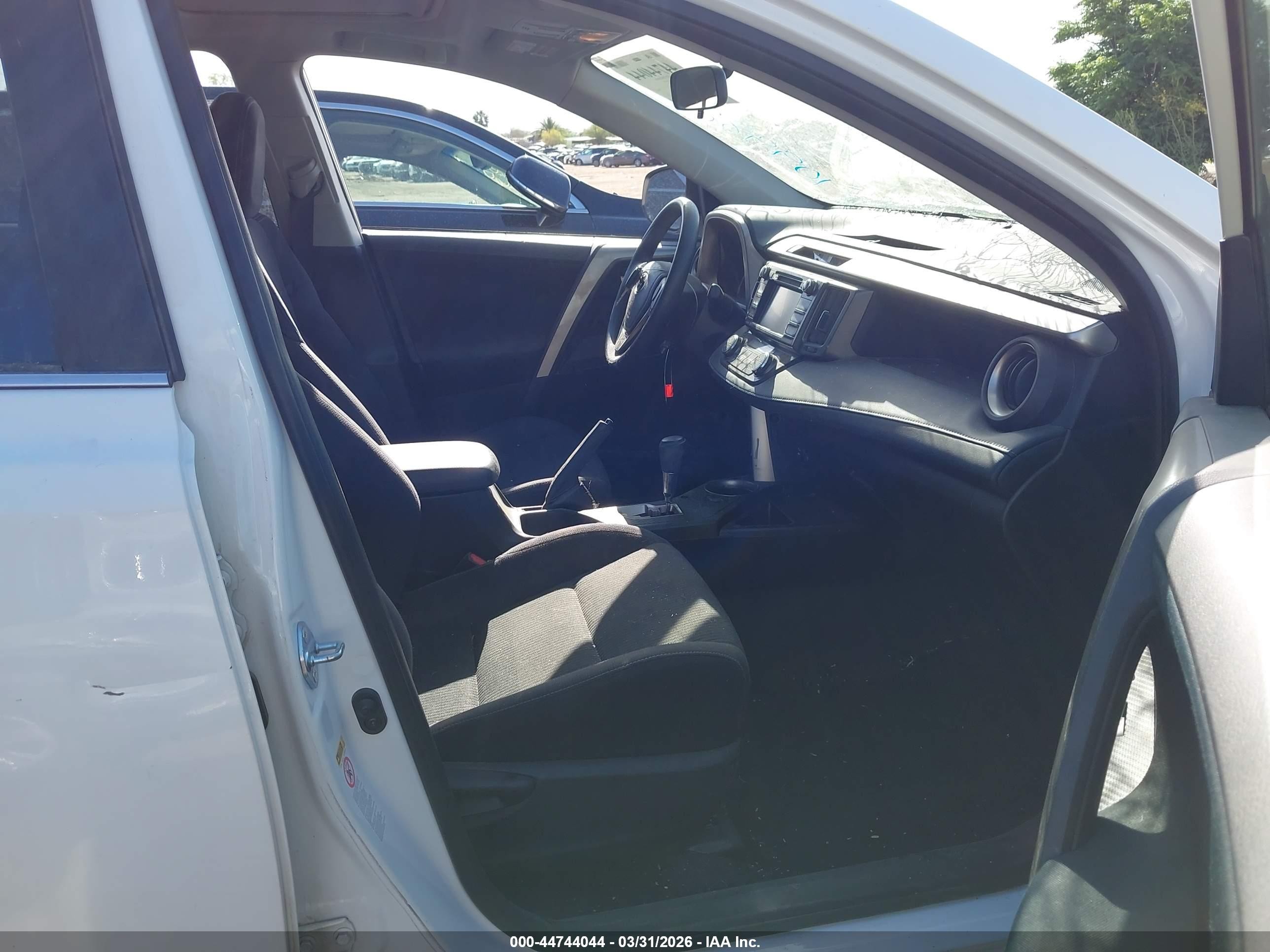 2015 Toyota Rav4 Xle White vin: JTMRFREV4FD109982
