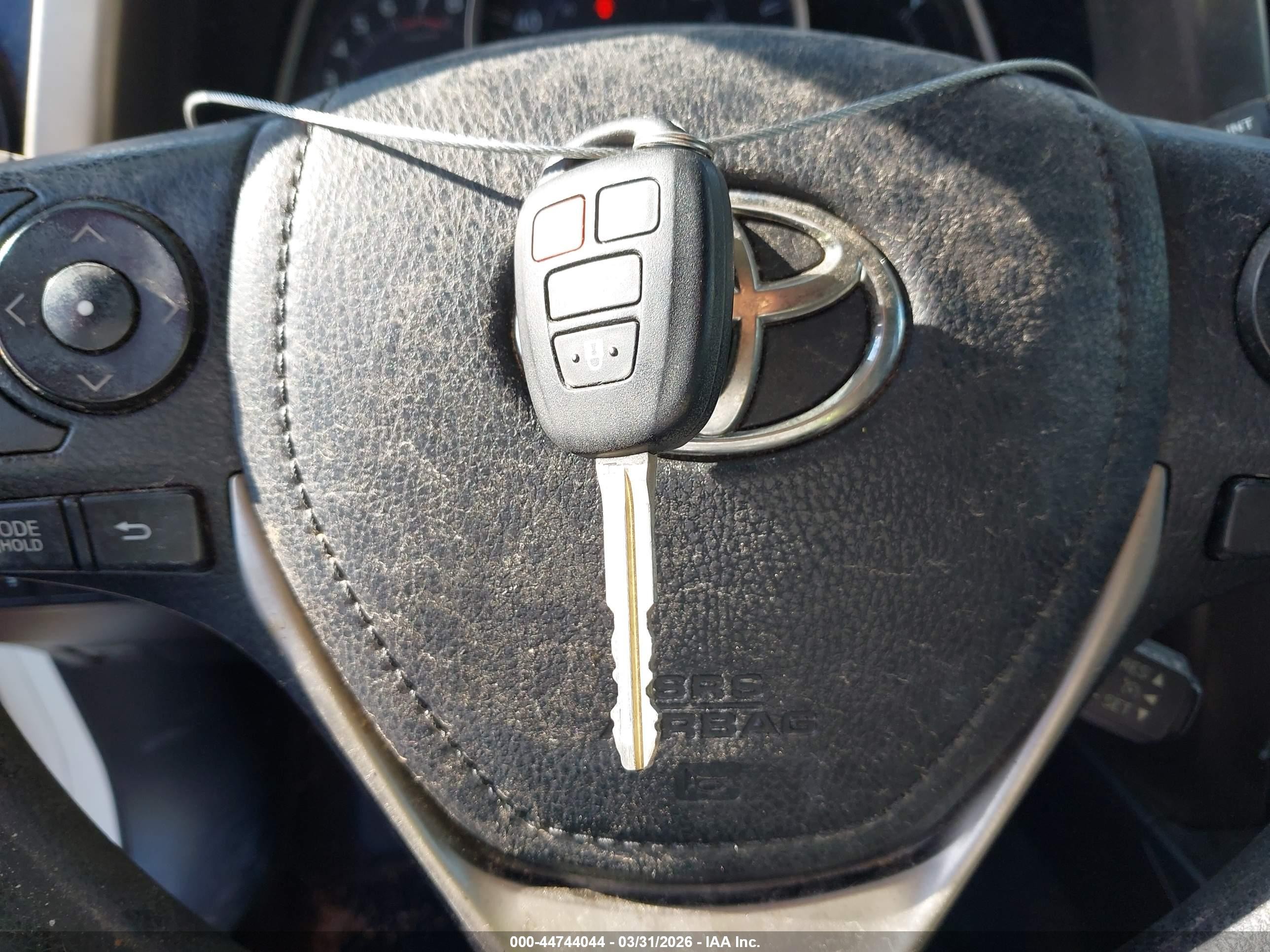 2015 Toyota Rav4 Xle White vin: JTMRFREV4FD109982