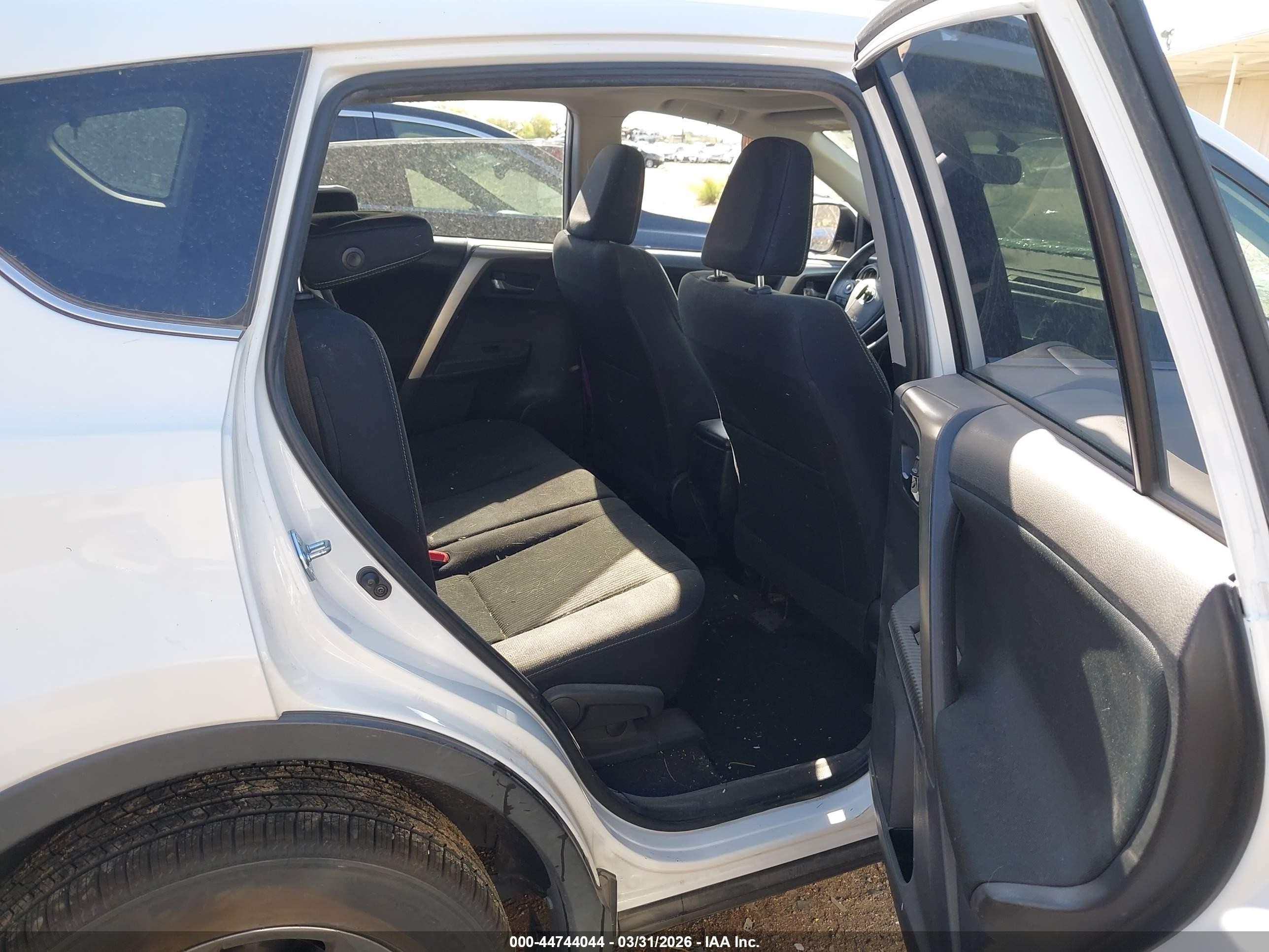 2015 Toyota Rav4 Xle White vin: JTMRFREV4FD109982