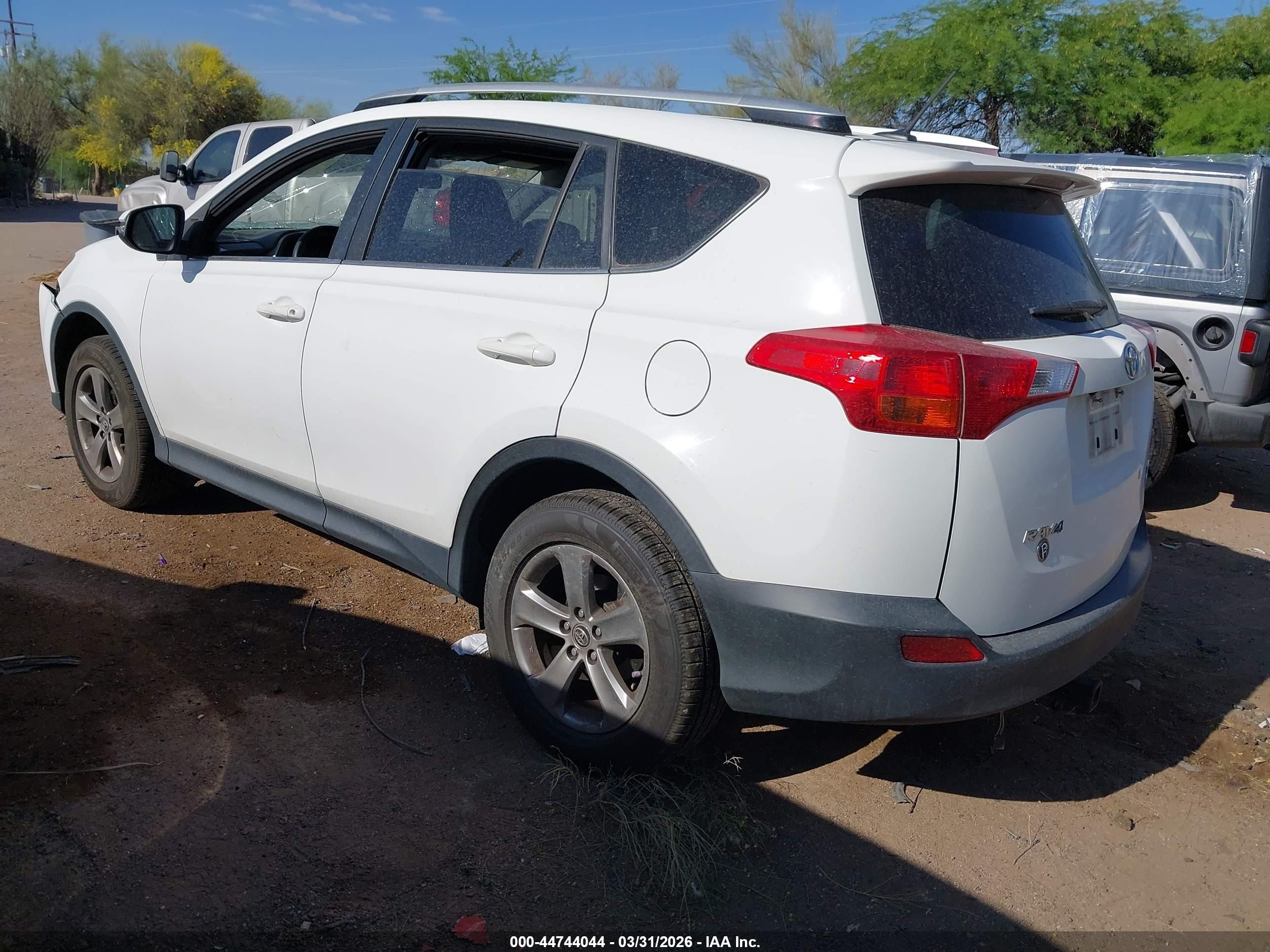 2015 Toyota Rav4 Xle White vin: JTMRFREV4FD109982