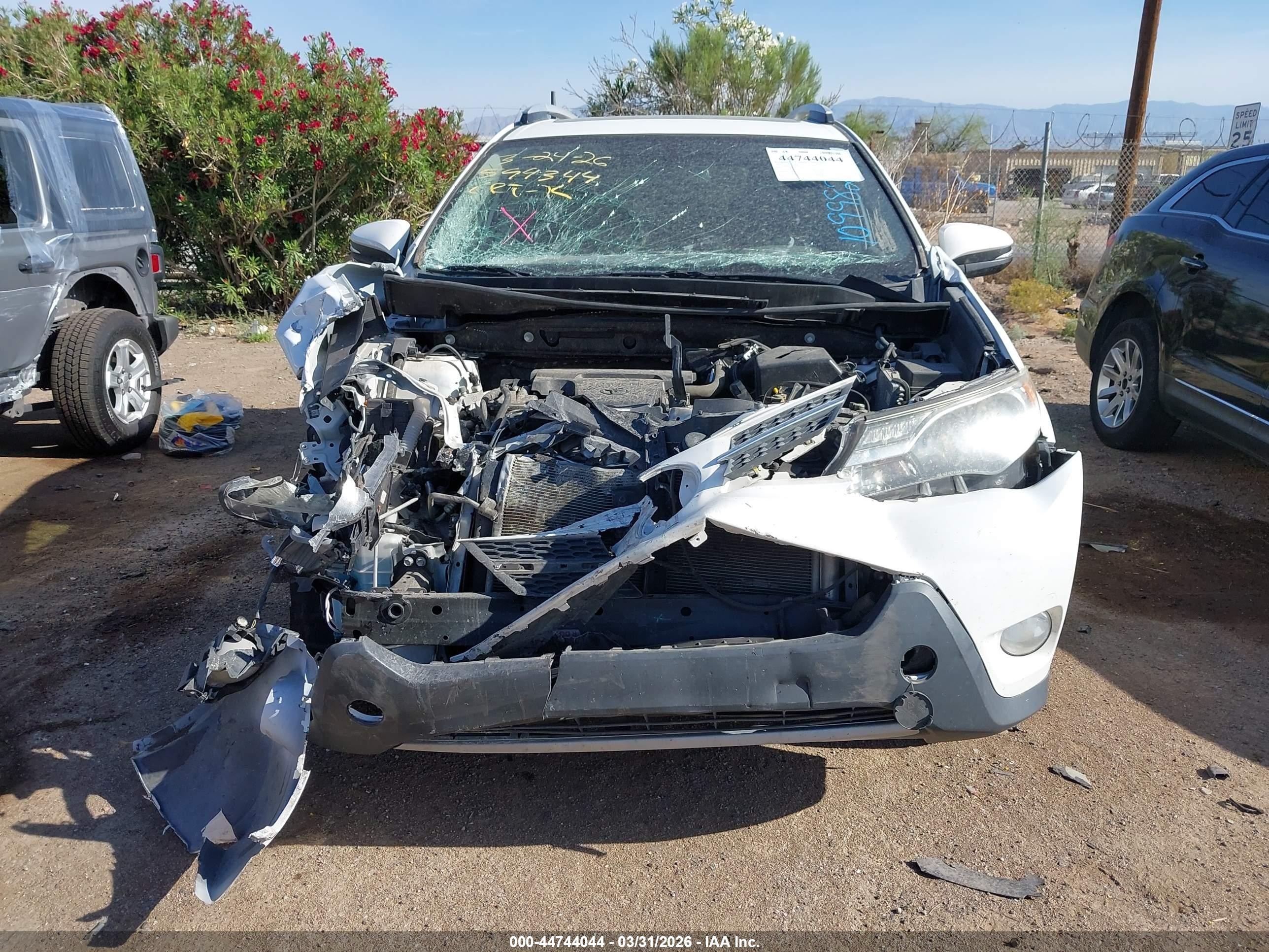 2015 Toyota Rav4 Xle White vin: JTMRFREV4FD109982