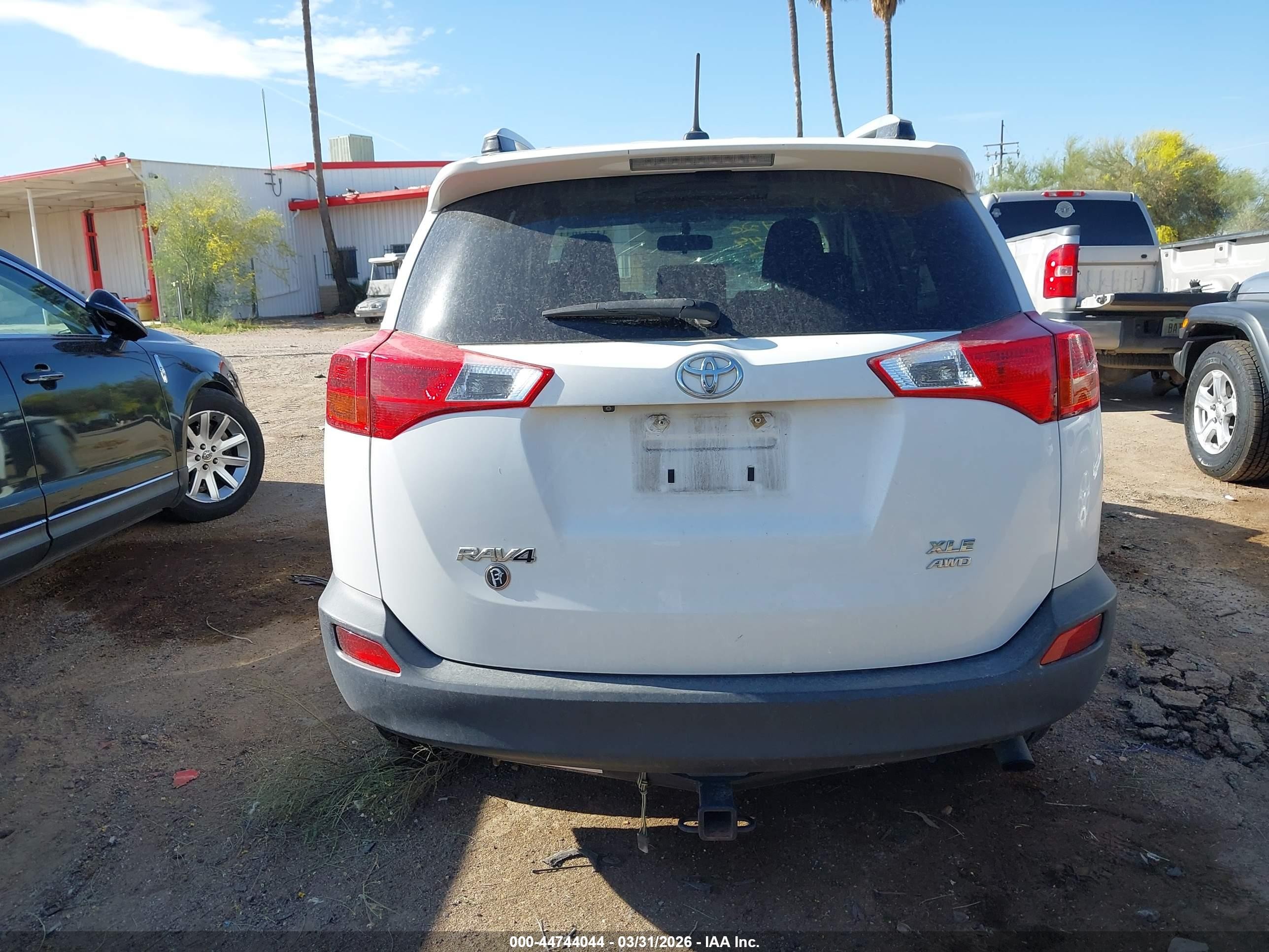 2015 Toyota Rav4 Xle White vin: JTMRFREV4FD109982