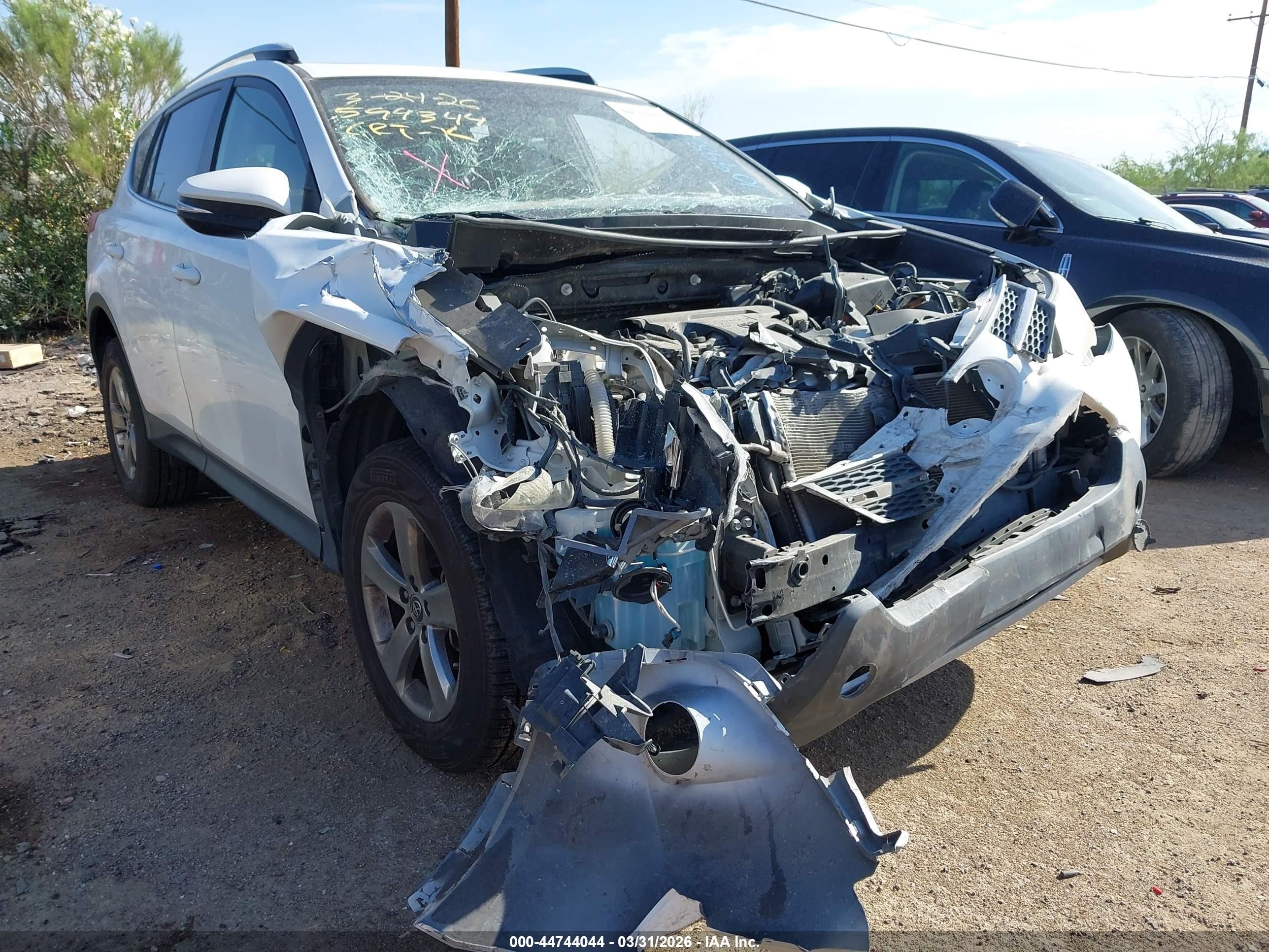 2015 Toyota Rav4 Xle White vin: JTMRFREV4FD109982