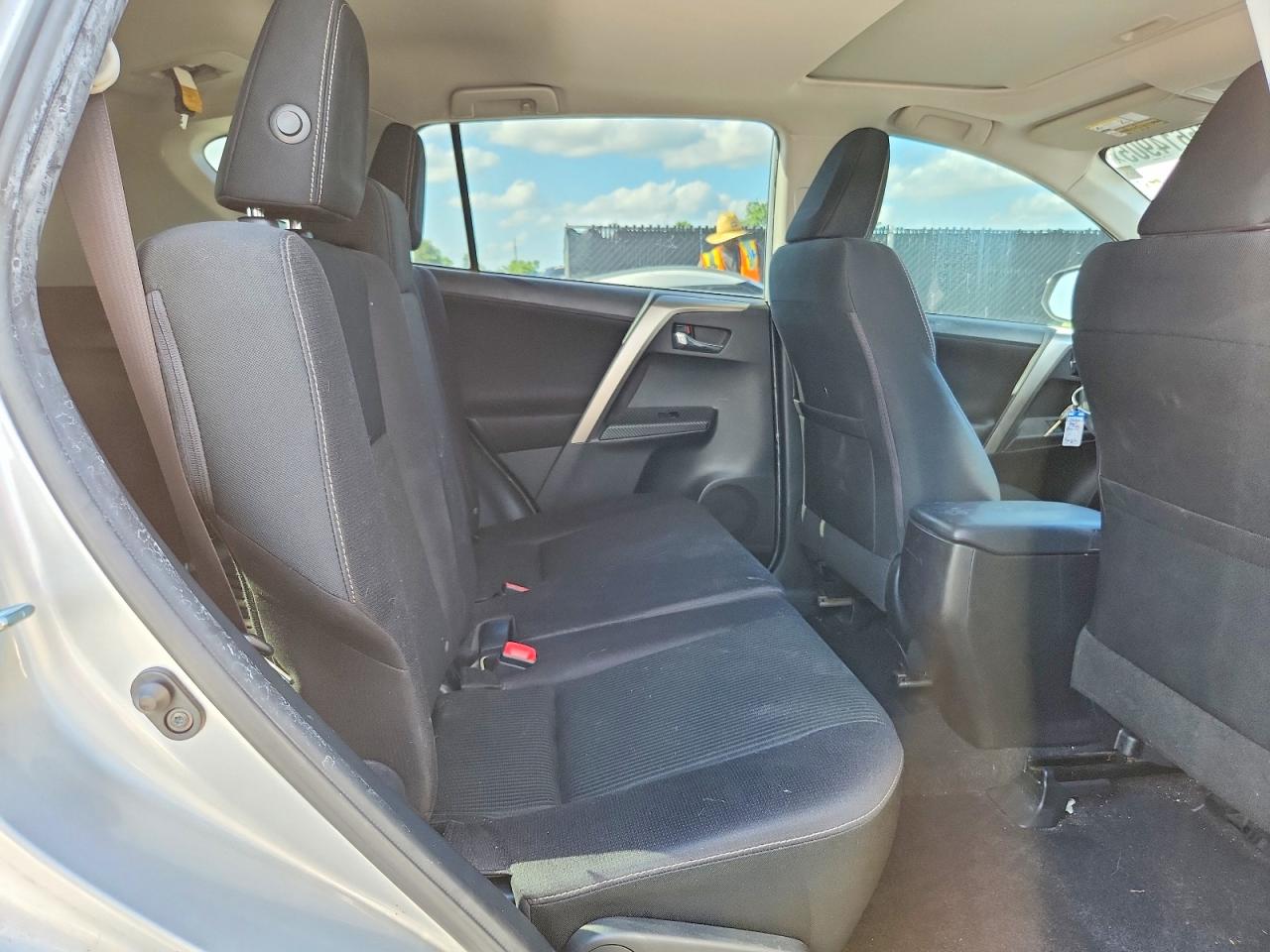 2015 Toyota Rav4 Xle Silver vin: JTMRFREV4FD111909