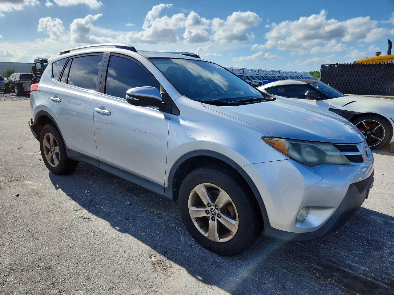 2015 Toyota Rav4 Xle Silver vin: JTMRFREV4FD111909