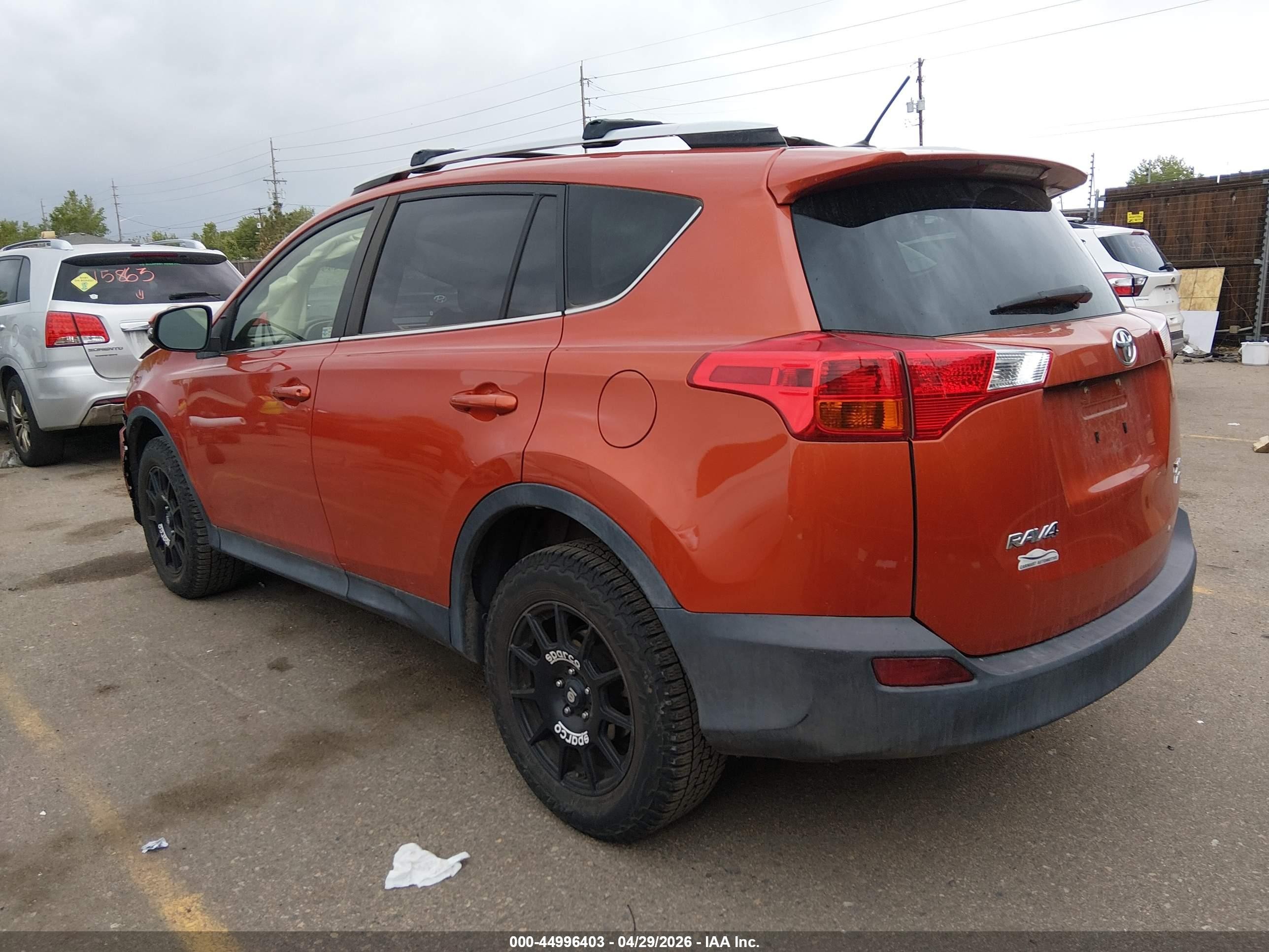 2015 Toyota Rav4 Xle Оранжевый vin: JTMRFREV4FD114969