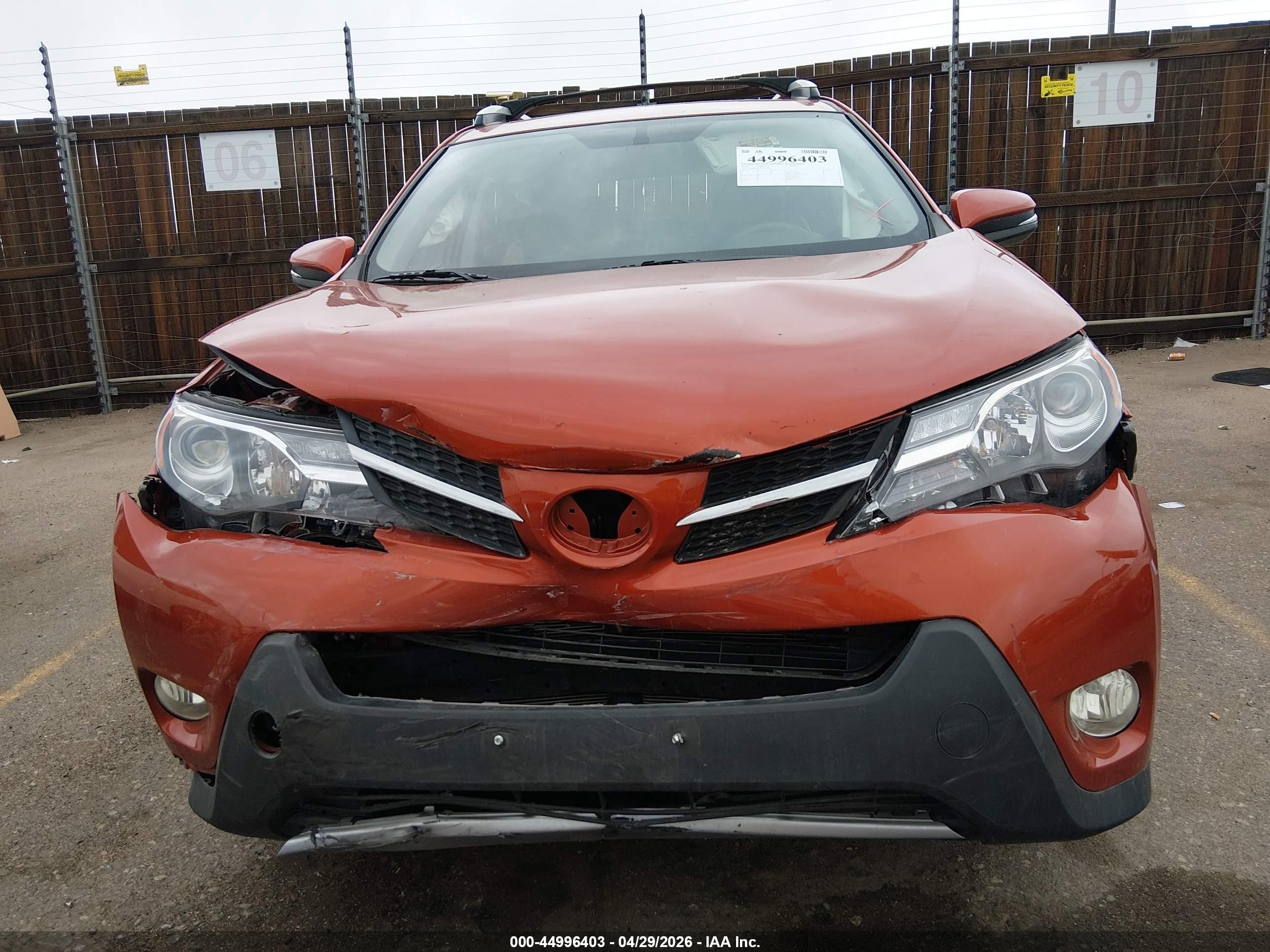 2015 Toyota Rav4 Xle Оранжевый vin: JTMRFREV4FD114969