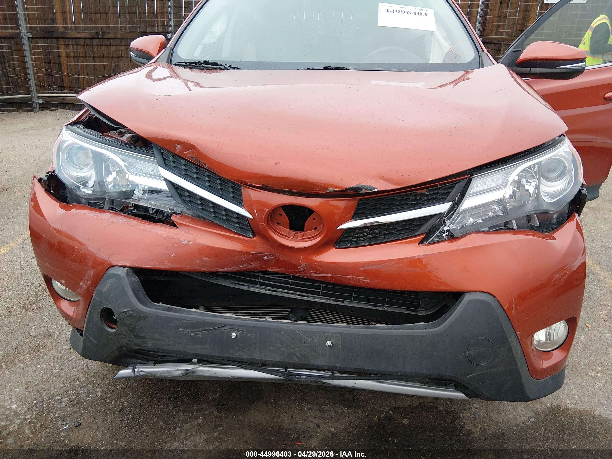 2015 Toyota Rav4 Xle Оранжевый vin: JTMRFREV4FD114969