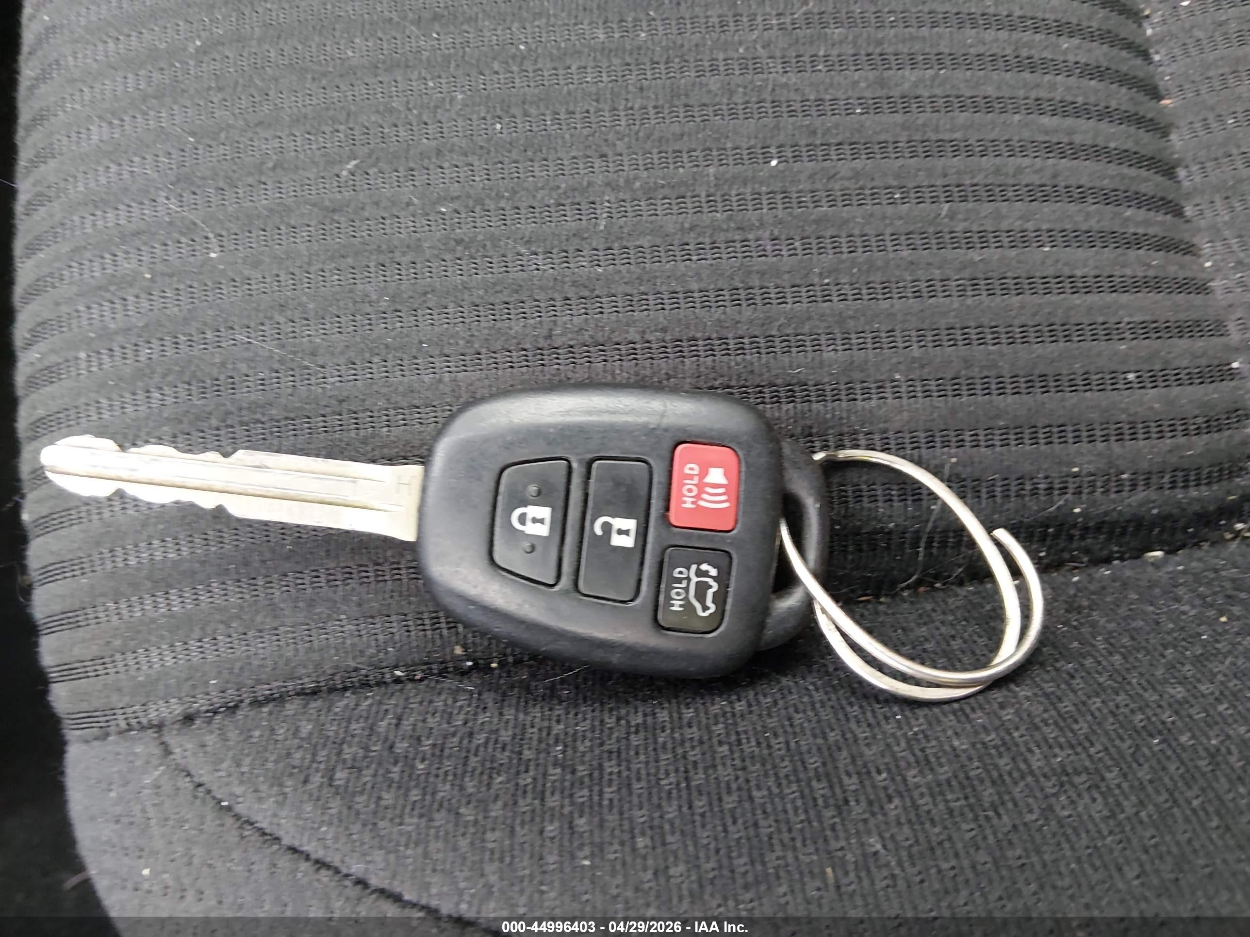2015 Toyota Rav4 Xle Оранжевый vin: JTMRFREV4FD114969