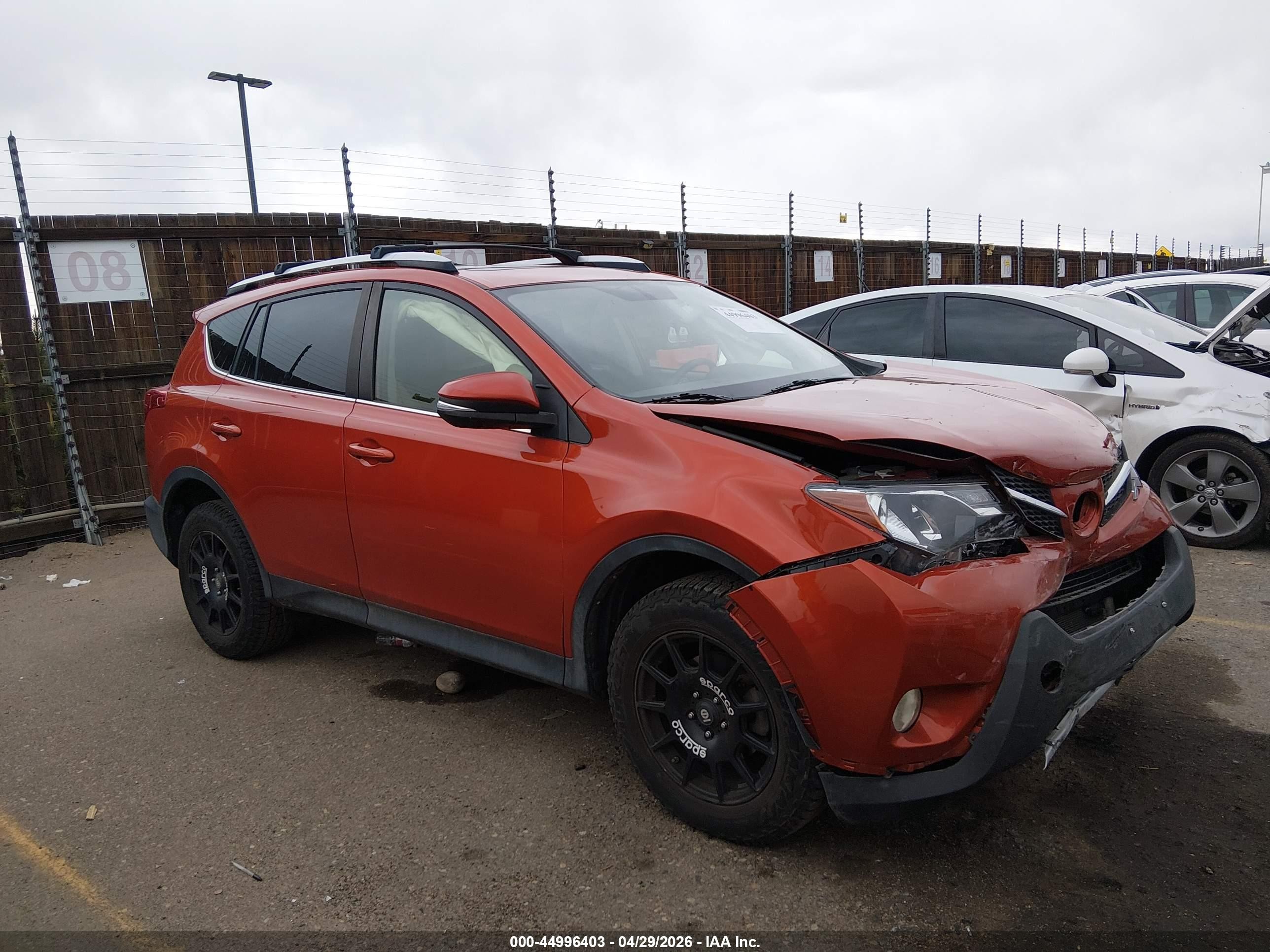 2015 Toyota Rav4 Xle Оранжевый vin: JTMRFREV4FD114969