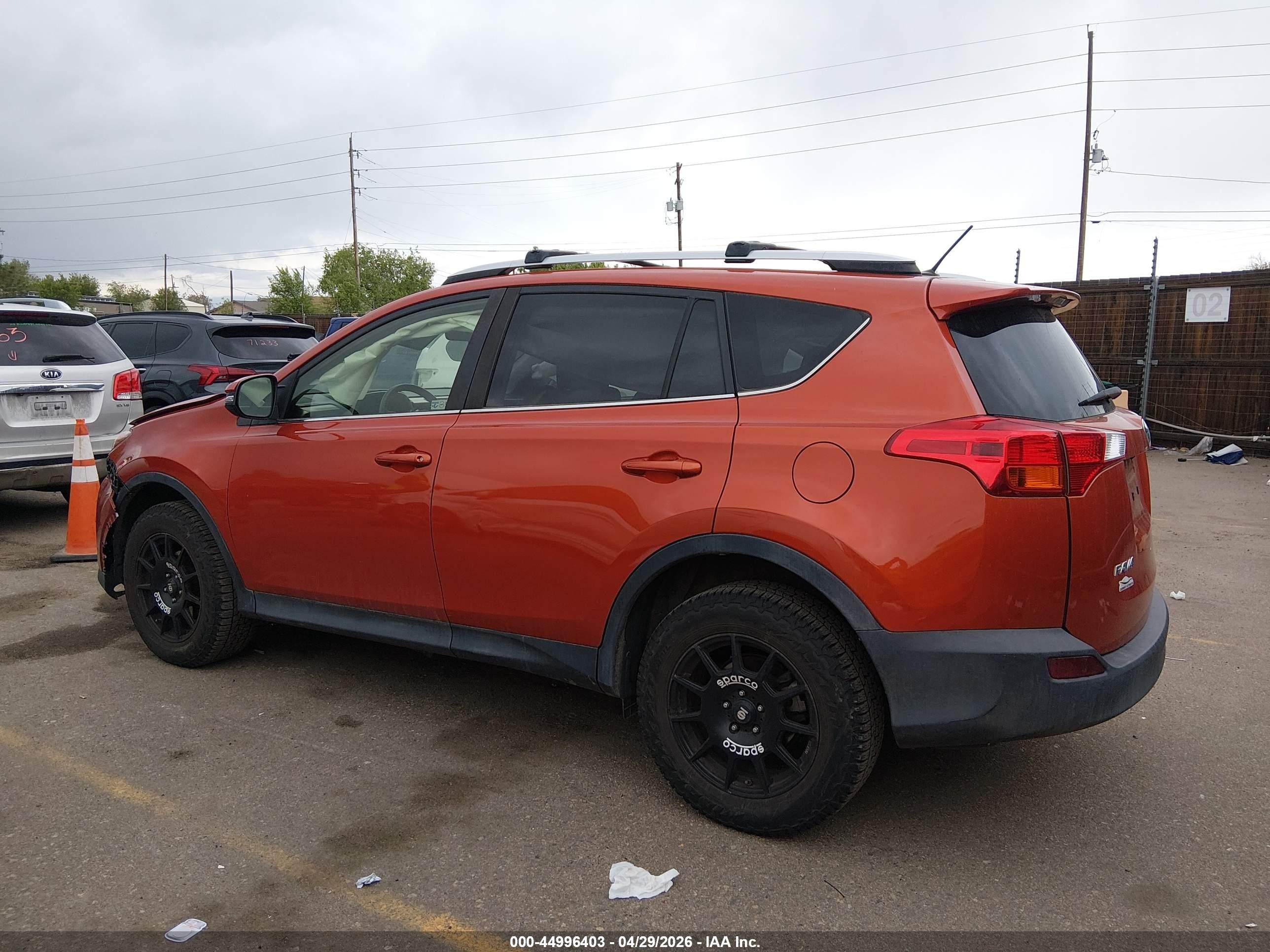 2015 Toyota Rav4 Xle Оранжевый vin: JTMRFREV4FD114969