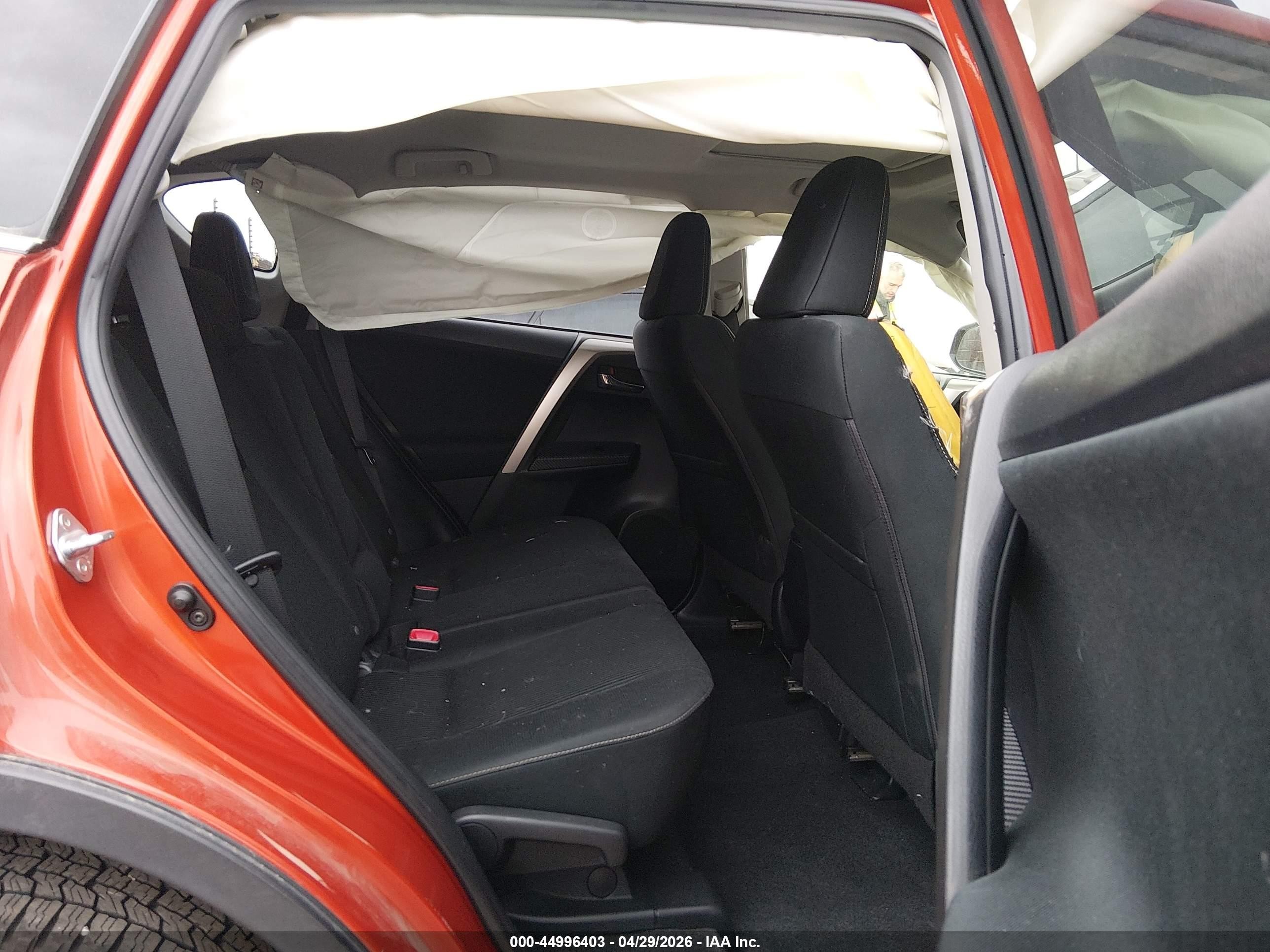2015 Toyota Rav4 Xle Оранжевый vin: JTMRFREV4FD114969