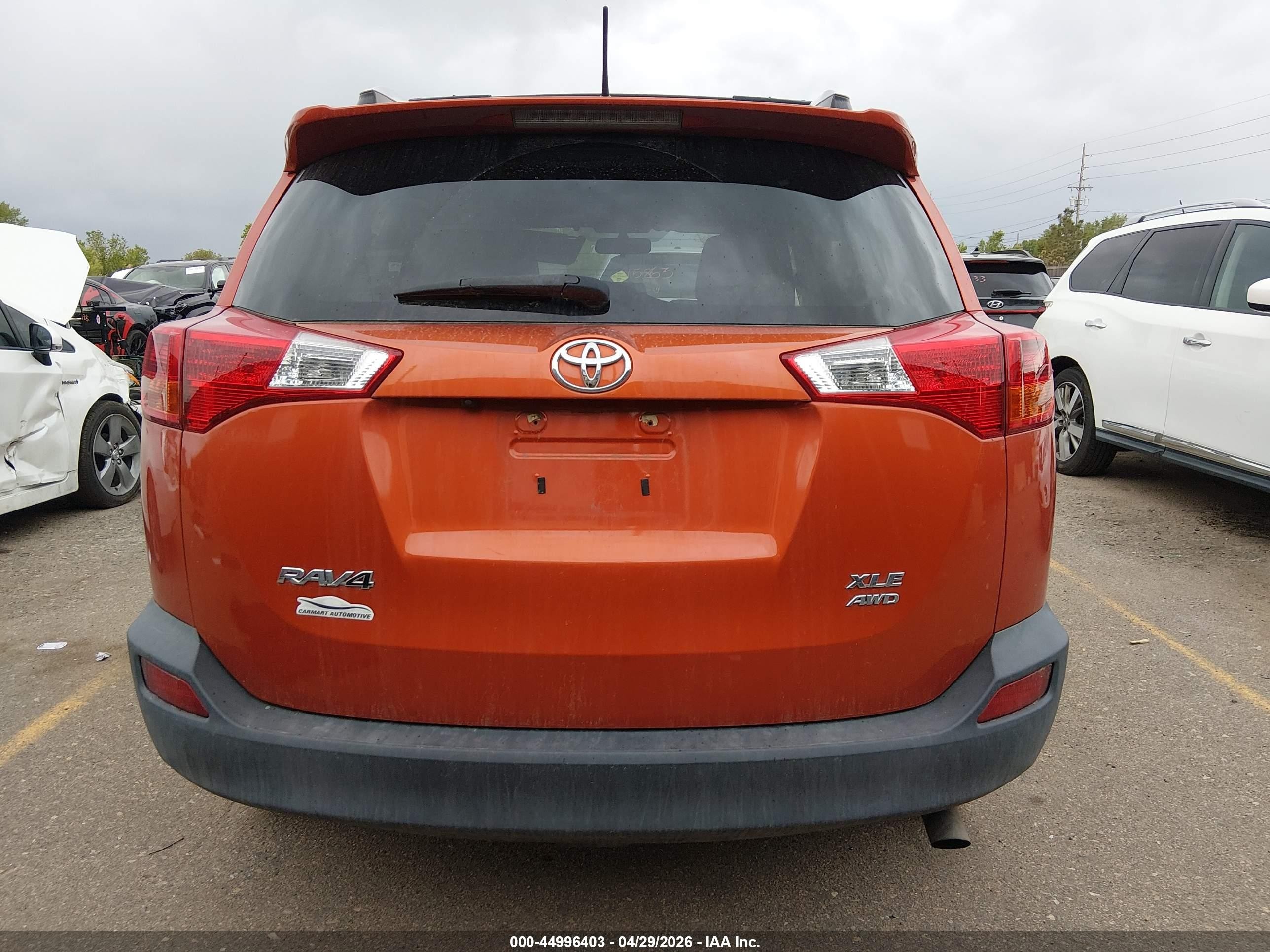 2015 Toyota Rav4 Xle Оранжевый vin: JTMRFREV4FD114969