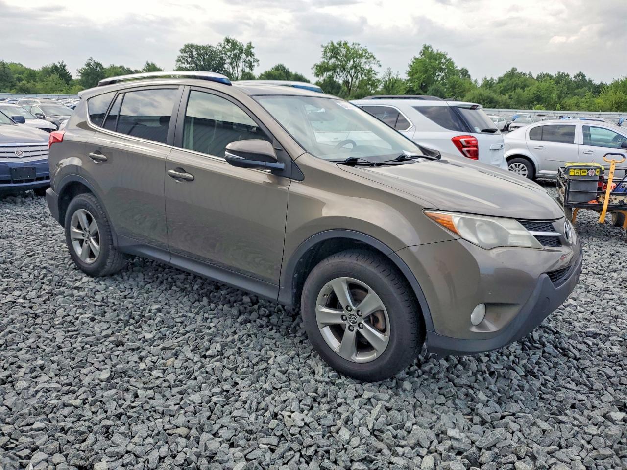 2015 Toyota Rav4 Xle Золотой vin: JTMRFREV4FD118908