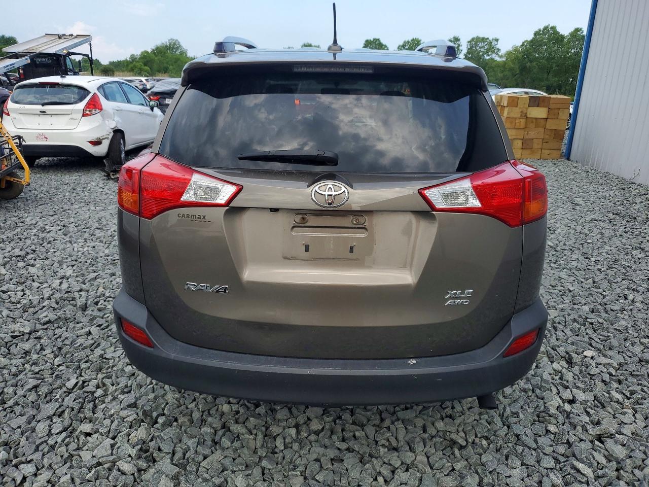 2015 Toyota Rav4 Xle Золотой vin: JTMRFREV4FD118908