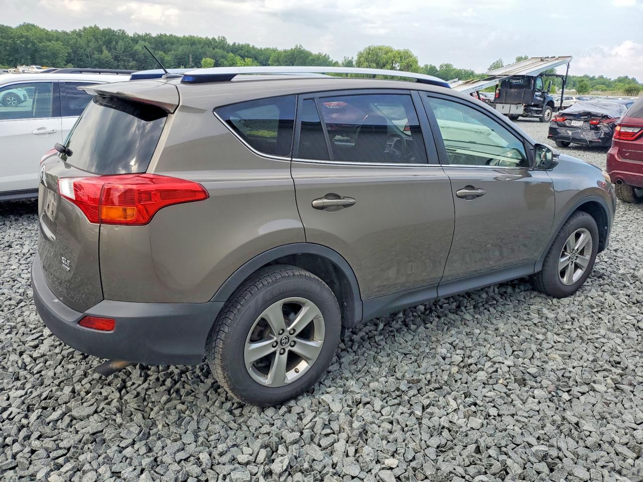 2015 Toyota Rav4 Xle Золотой vin: JTMRFREV4FD118908