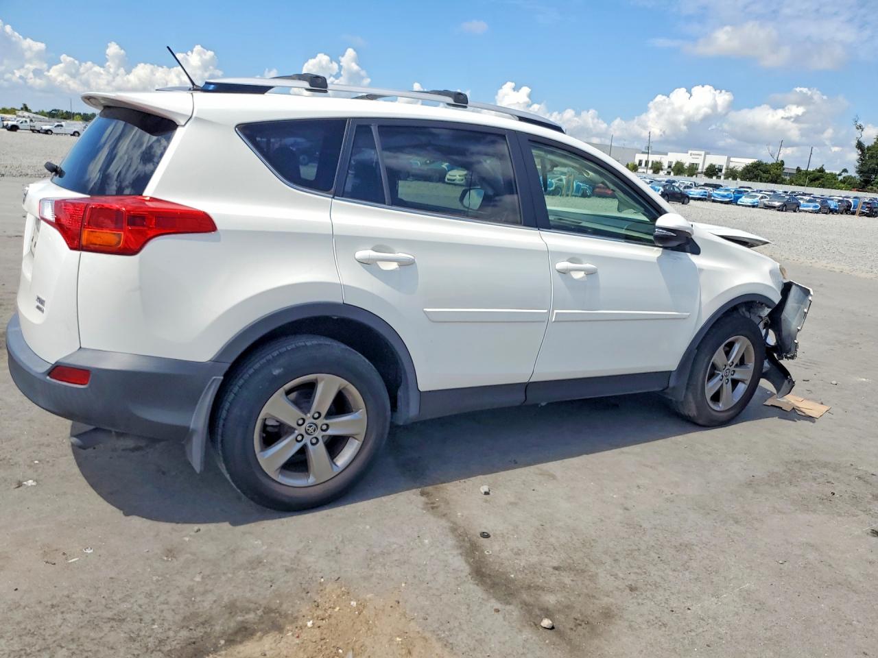 2015 Toyota Rav4 Xle White vin: JTMRFREV4FD151469