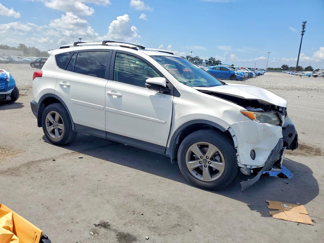 2015 Toyota Rav4 Xle White vin: JTMRFREV4FD151469