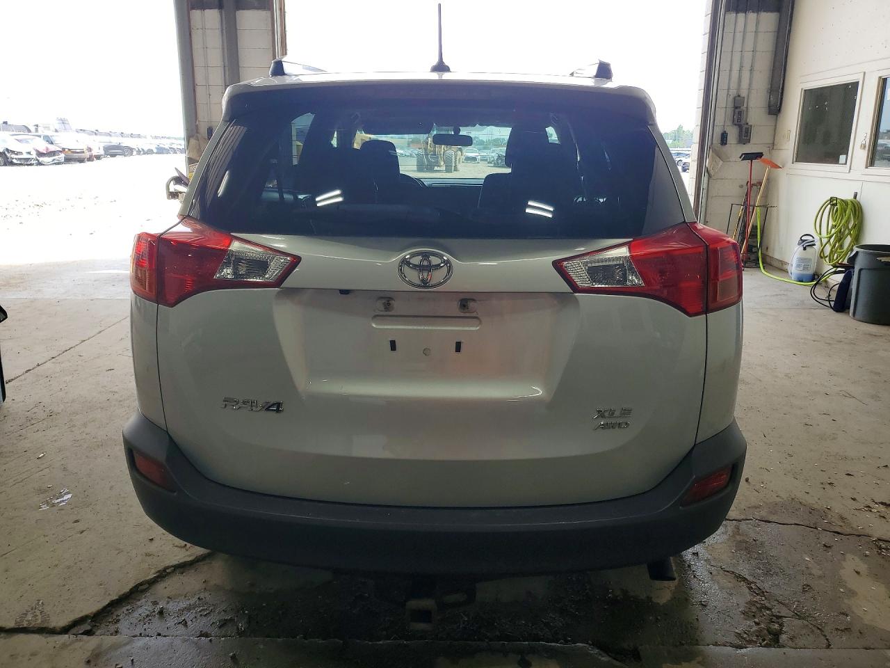 2015 Toyota Rav4 Xle Silver vin: JTMRFREV4FD159491