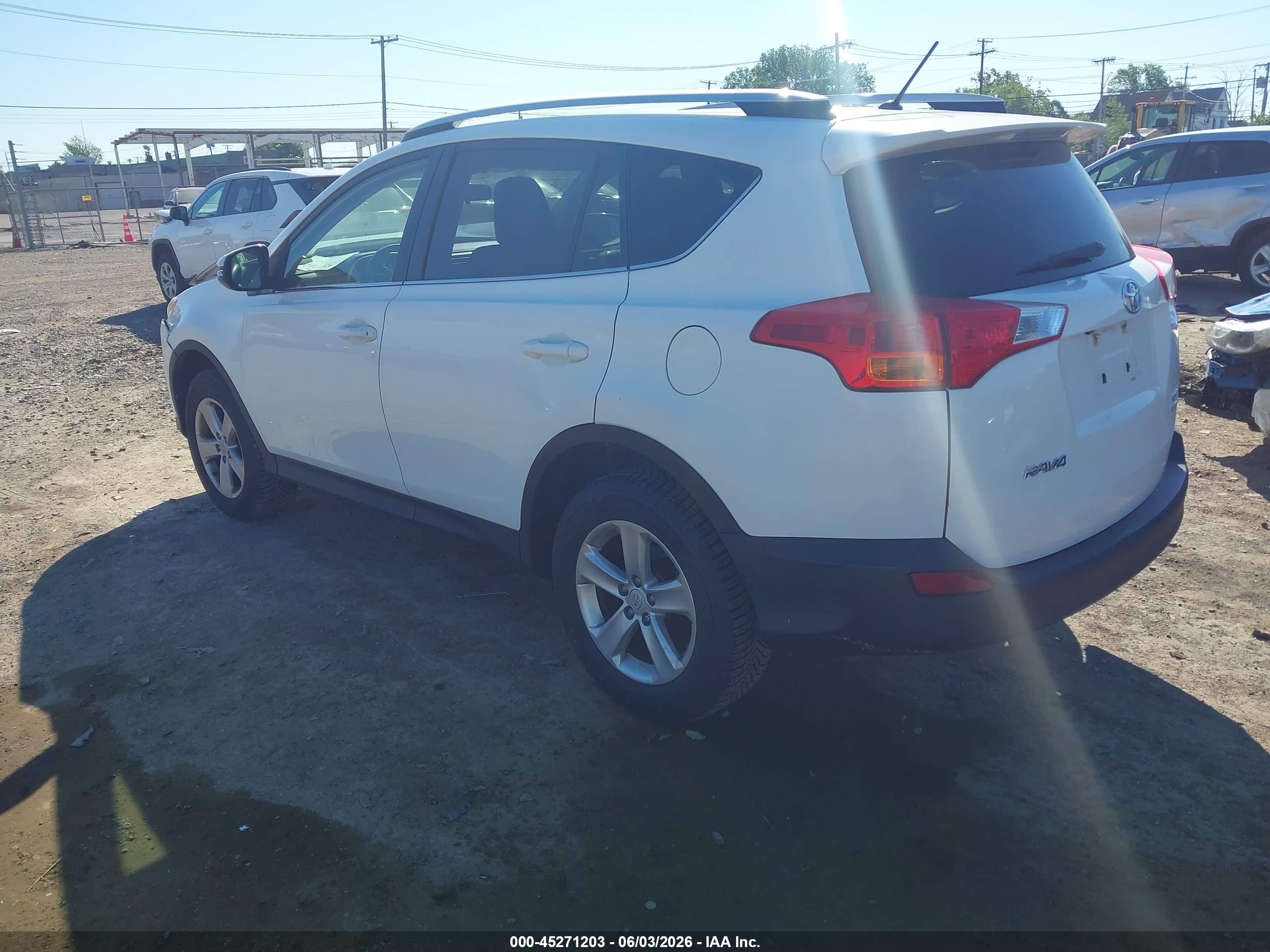2013 Toyota Rav4 Xle White vin: JTMRFREV5DD011556